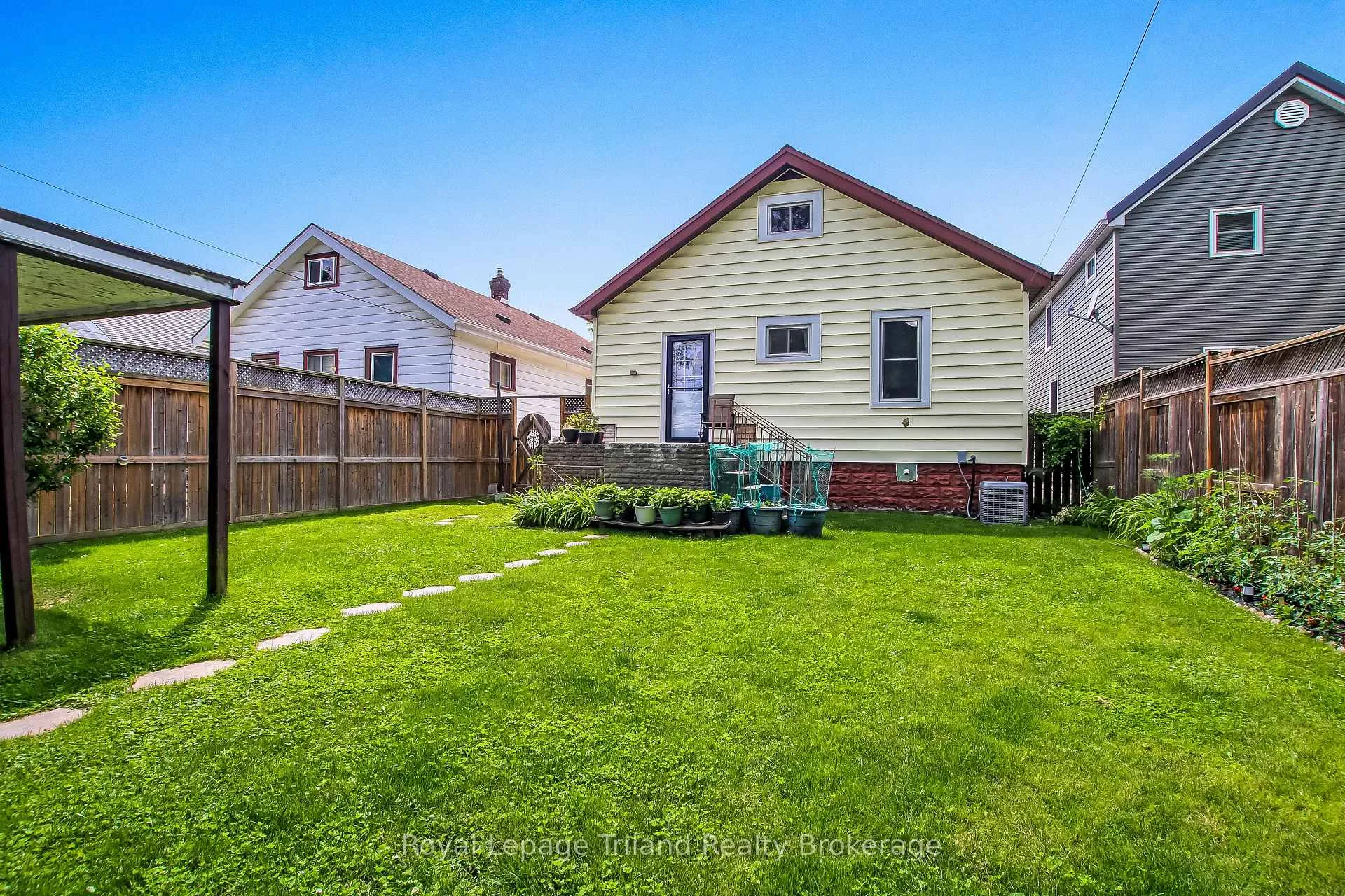 Photo 6 of 224 Harkness Street, Sarnia — HOMEH