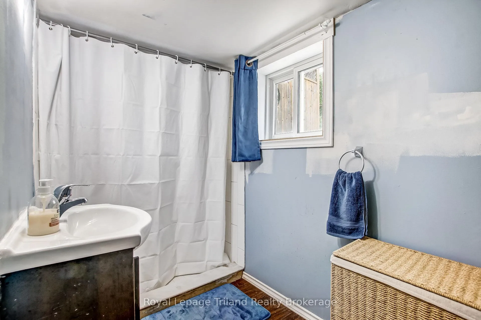 Photo 20 of 224 Harkness Street, Sarnia — HOMEH