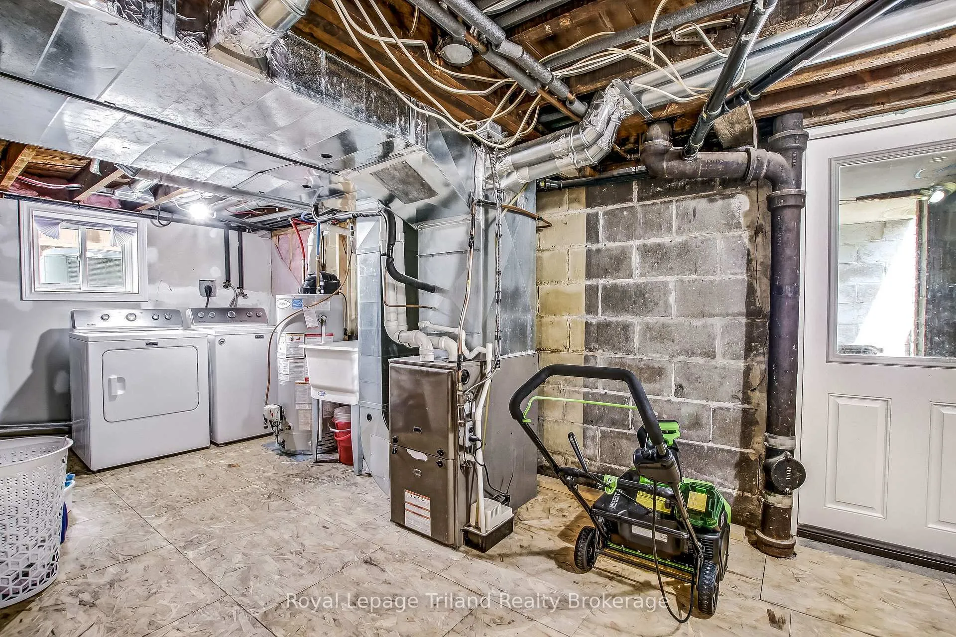 Photo 21 of 224 Harkness Street, Sarnia — HOMEH