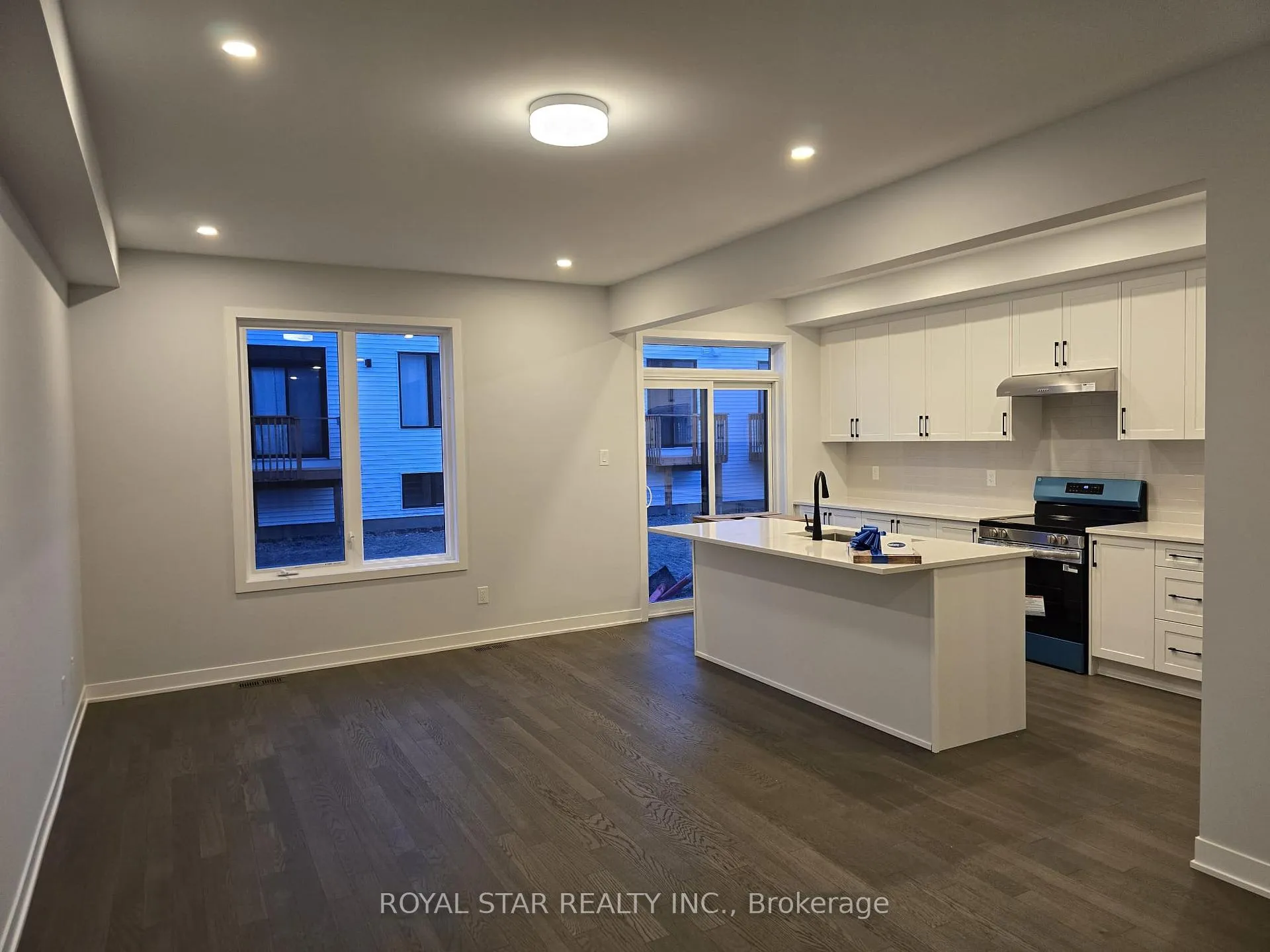 Photo 3 of 205 Catnip Crescent, Ottawa, Kanata - Rural Kanata (Central) — HOMEH