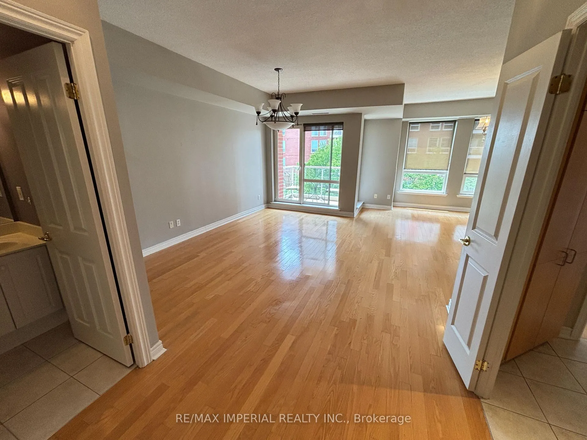 Photo 3 of Unit 405, 60 old mill Road, Oakville, Old Oakville — HOMEH