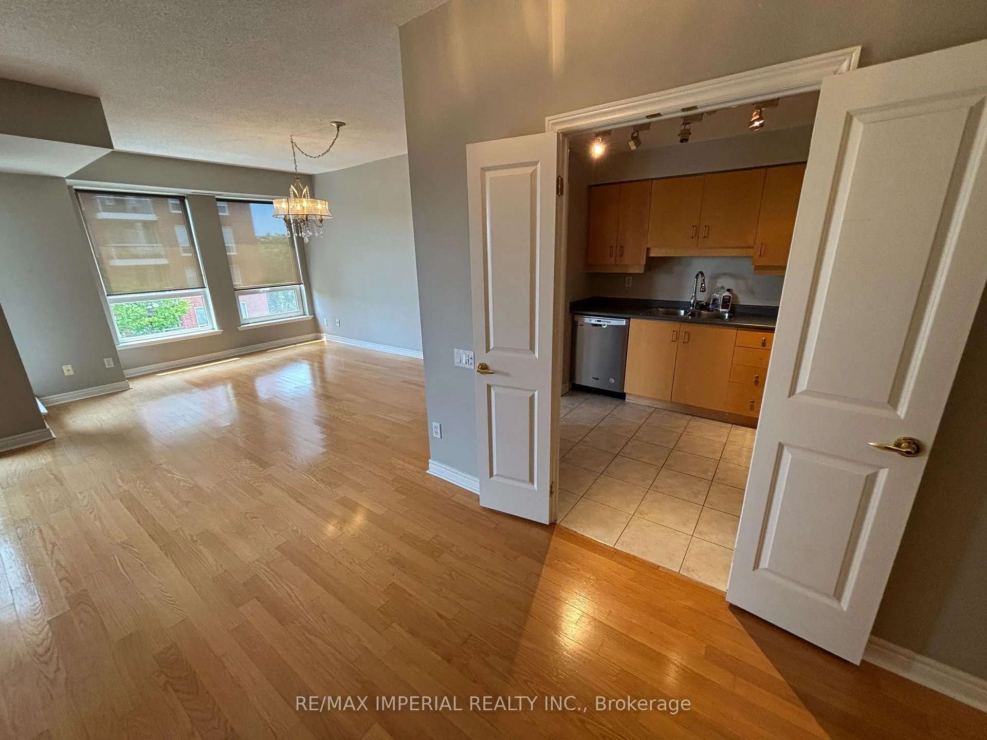 Photo 4 of Unit 405, 60 old mill Road, Oakville, Old Oakville — HOMEH