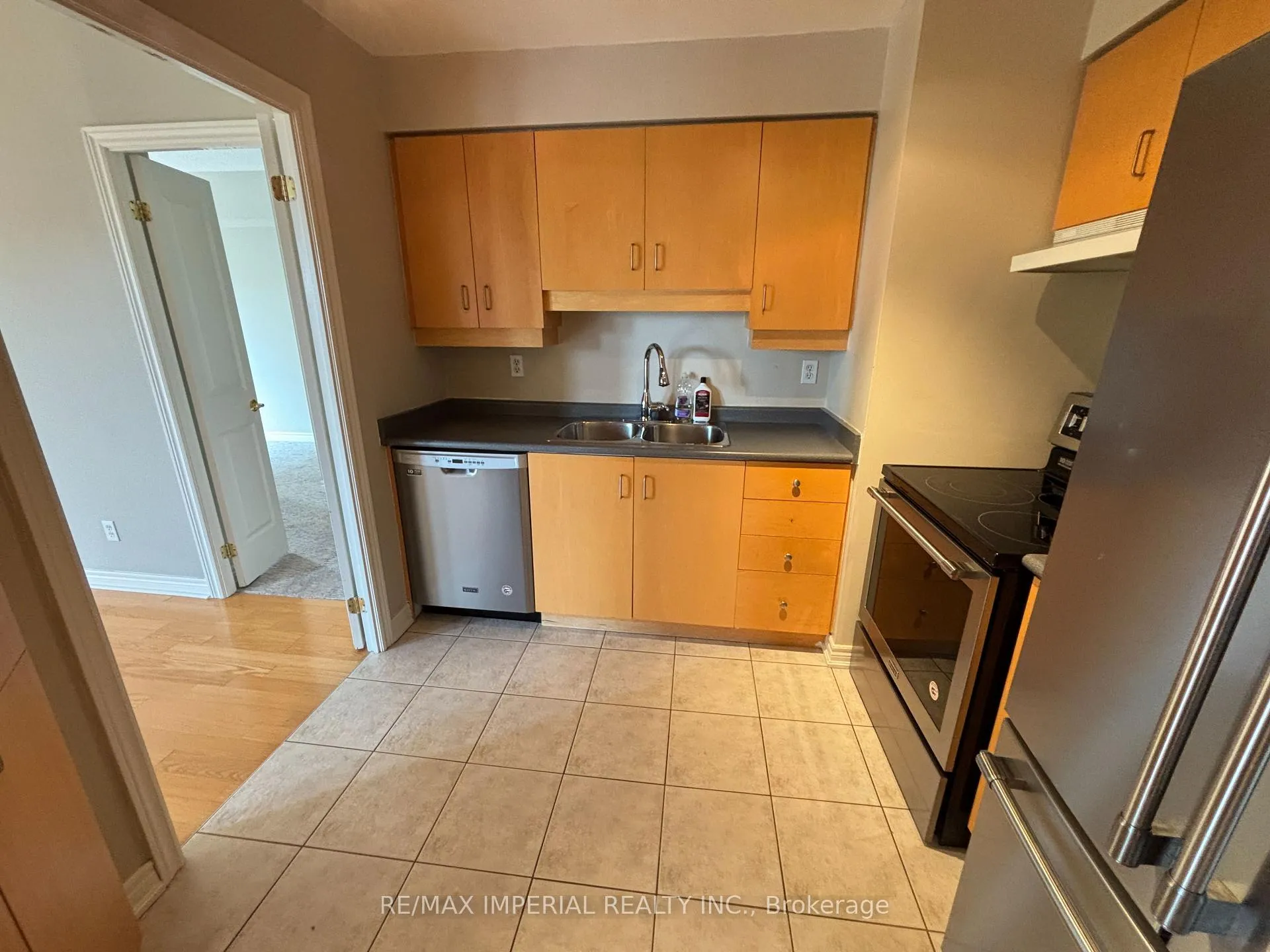 Photo 5 of Unit 405, 60 old mill Road, Oakville, Old Oakville — HOMEH