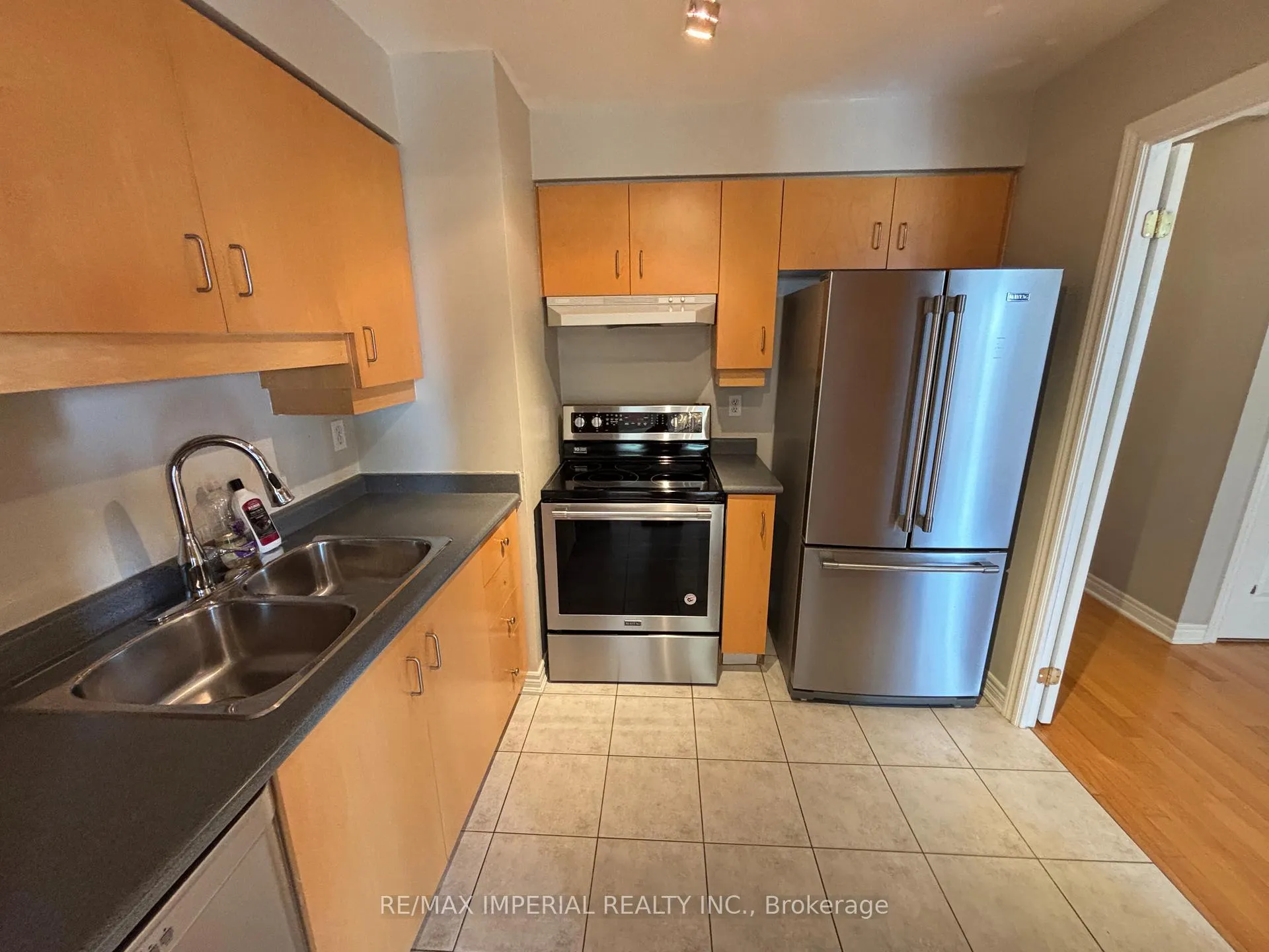 Photo 6 of Unit 405, 60 old mill Road, Oakville, Old Oakville — HOMEH