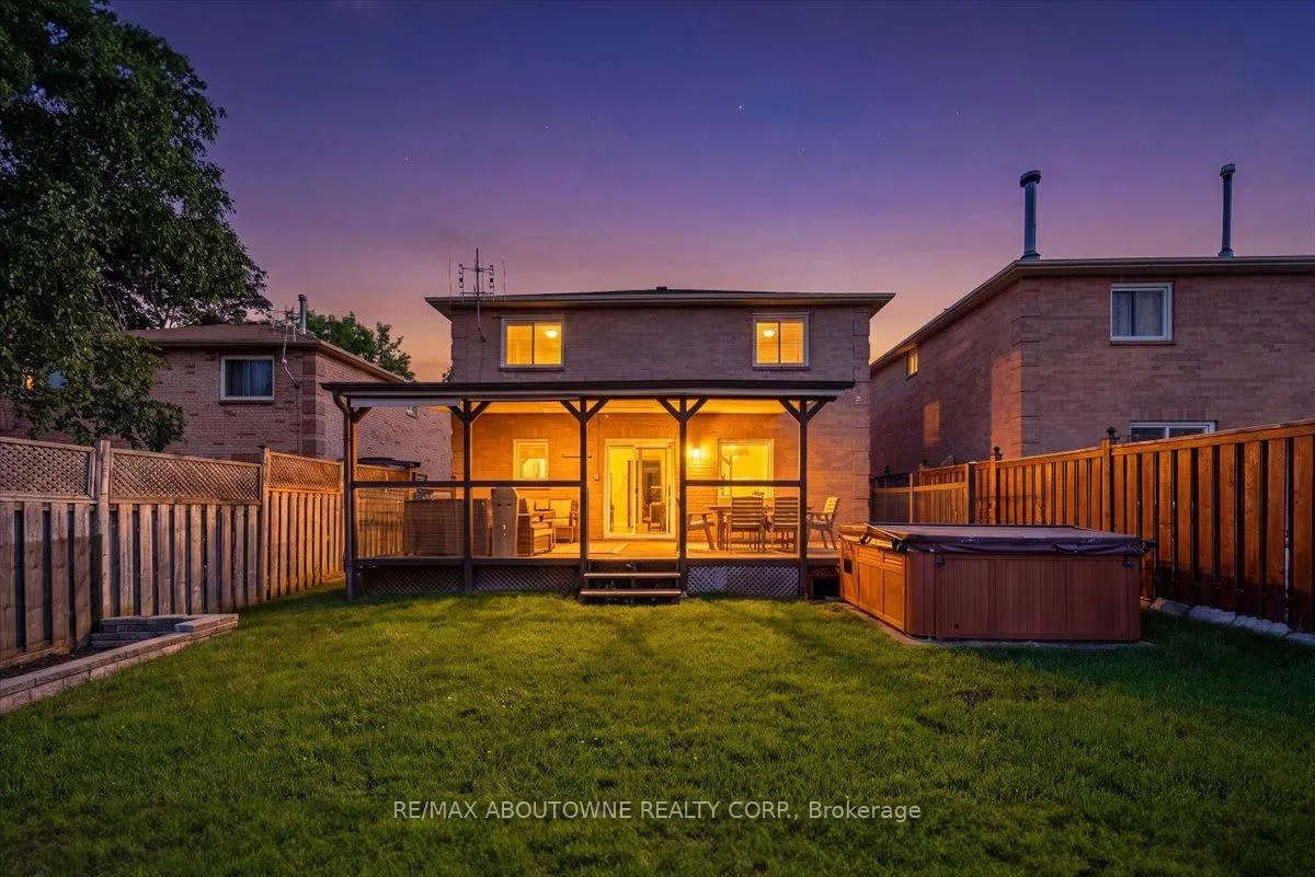 Photo 2 of 45 Willcocks Crescent, Ajax, Central — HOMEH