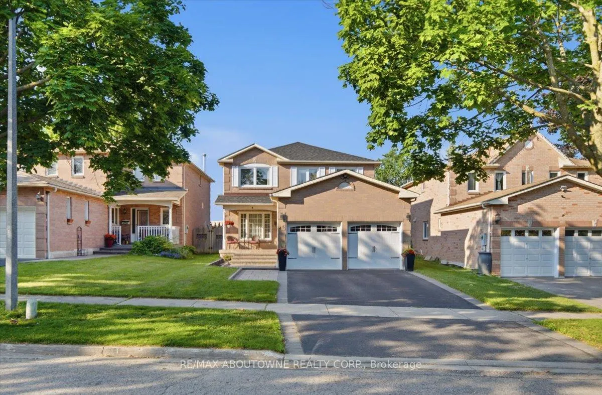 Photo 3 of 45 Willcocks Crescent, Ajax, Central — HOMEH