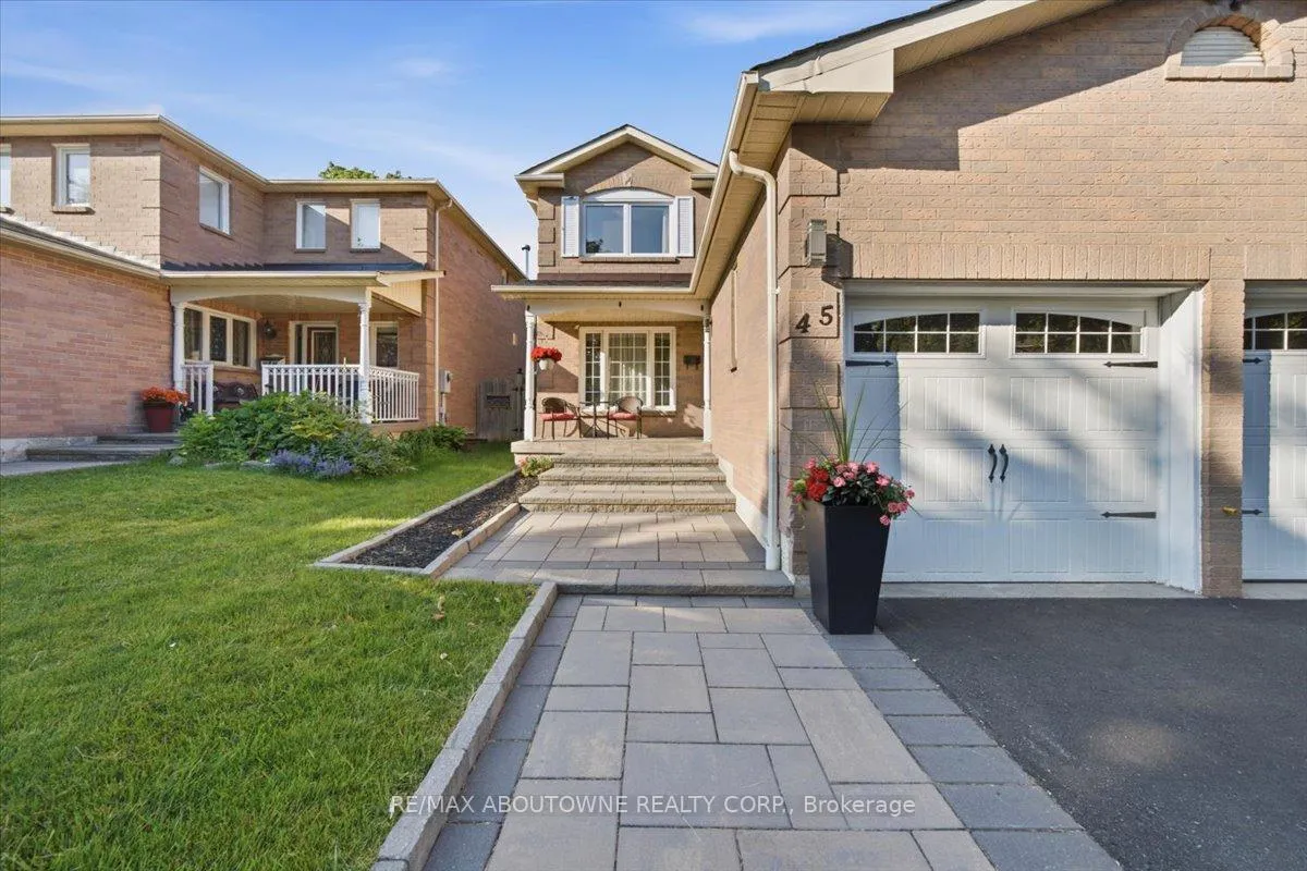 Photo 4 of 45 Willcocks Crescent, Ajax, Central — HOMEH