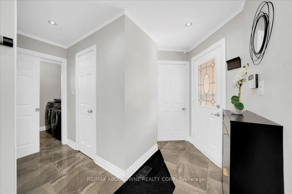 Photo 6 of 45 Willcocks Crescent, Ajax, Central — HOMEH
