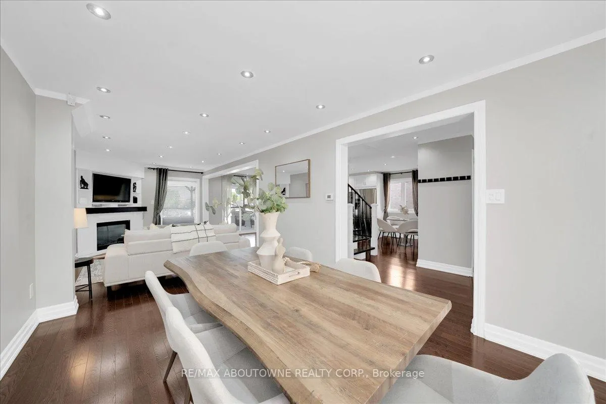 Photo 10 of 45 Willcocks Crescent, Ajax, Central — HOMEH