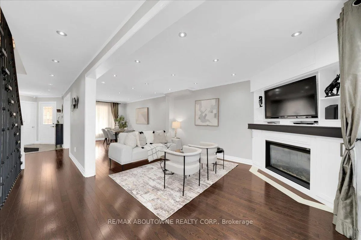 Photo 12 of 45 Willcocks Crescent, Ajax, Central — HOMEH