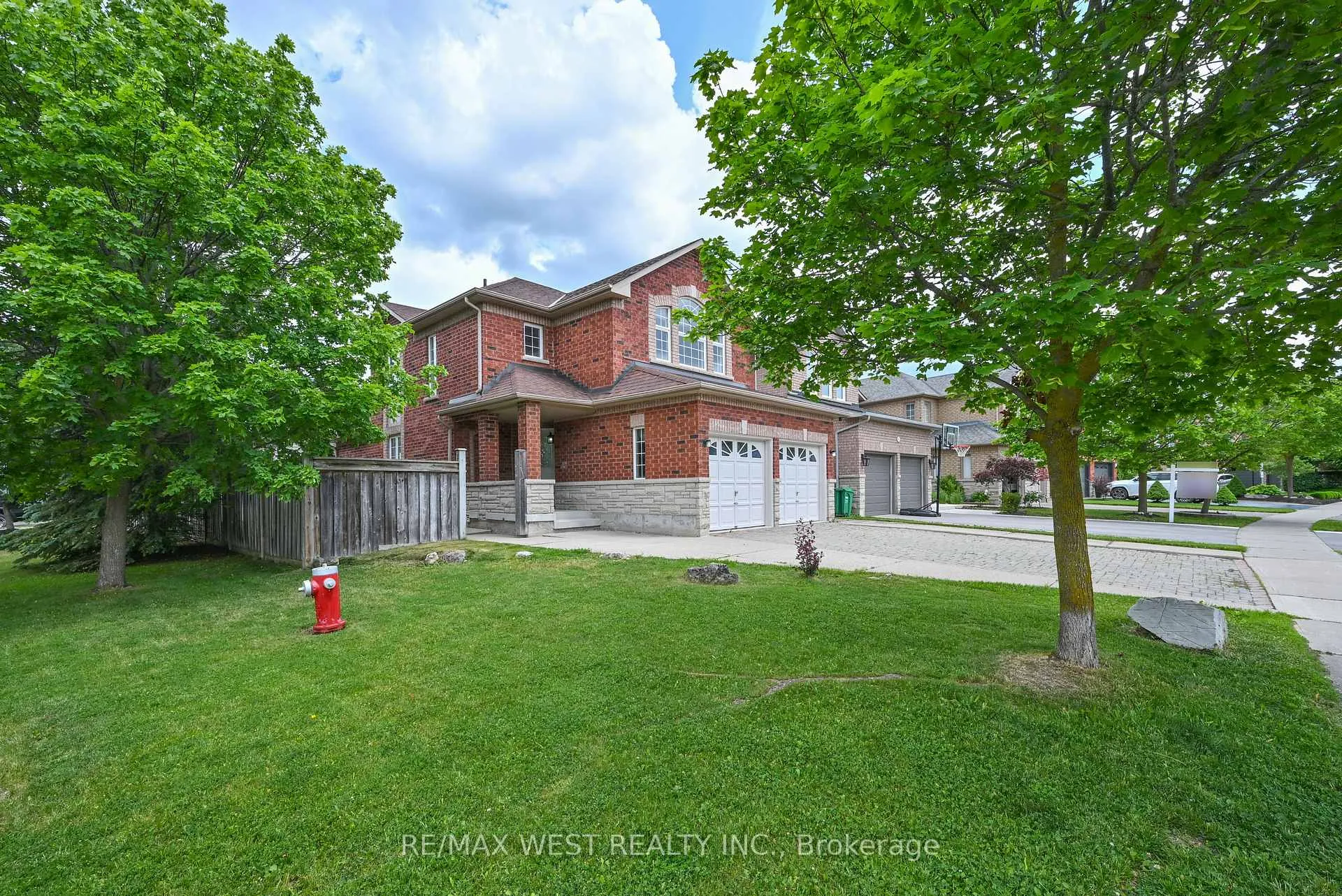 Photo 3 of 8 Terrastone Court, Caledon, Bolton West — HOMEH