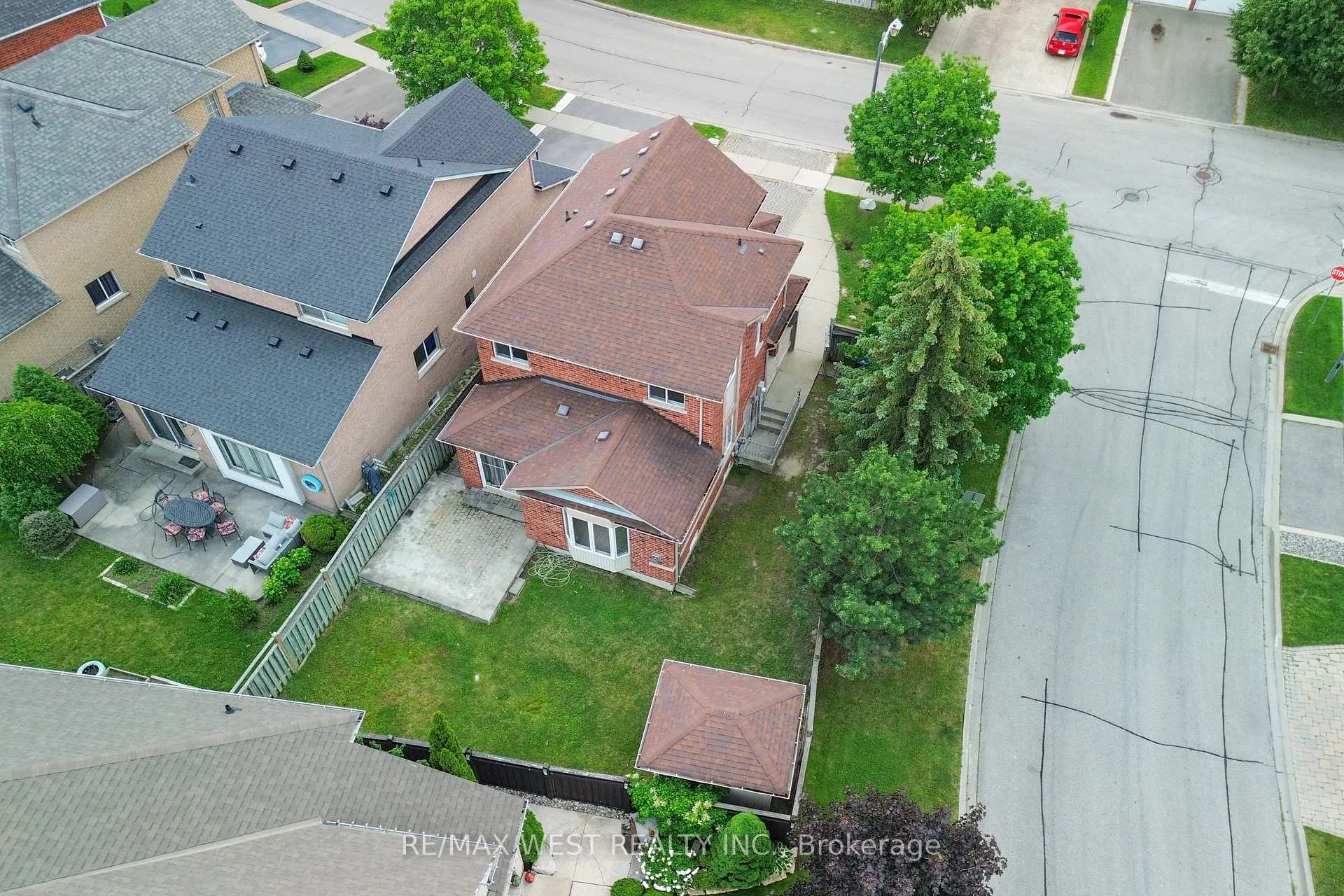 Photo 4 of 8 Terrastone Court, Caledon, Bolton West — HOMEH