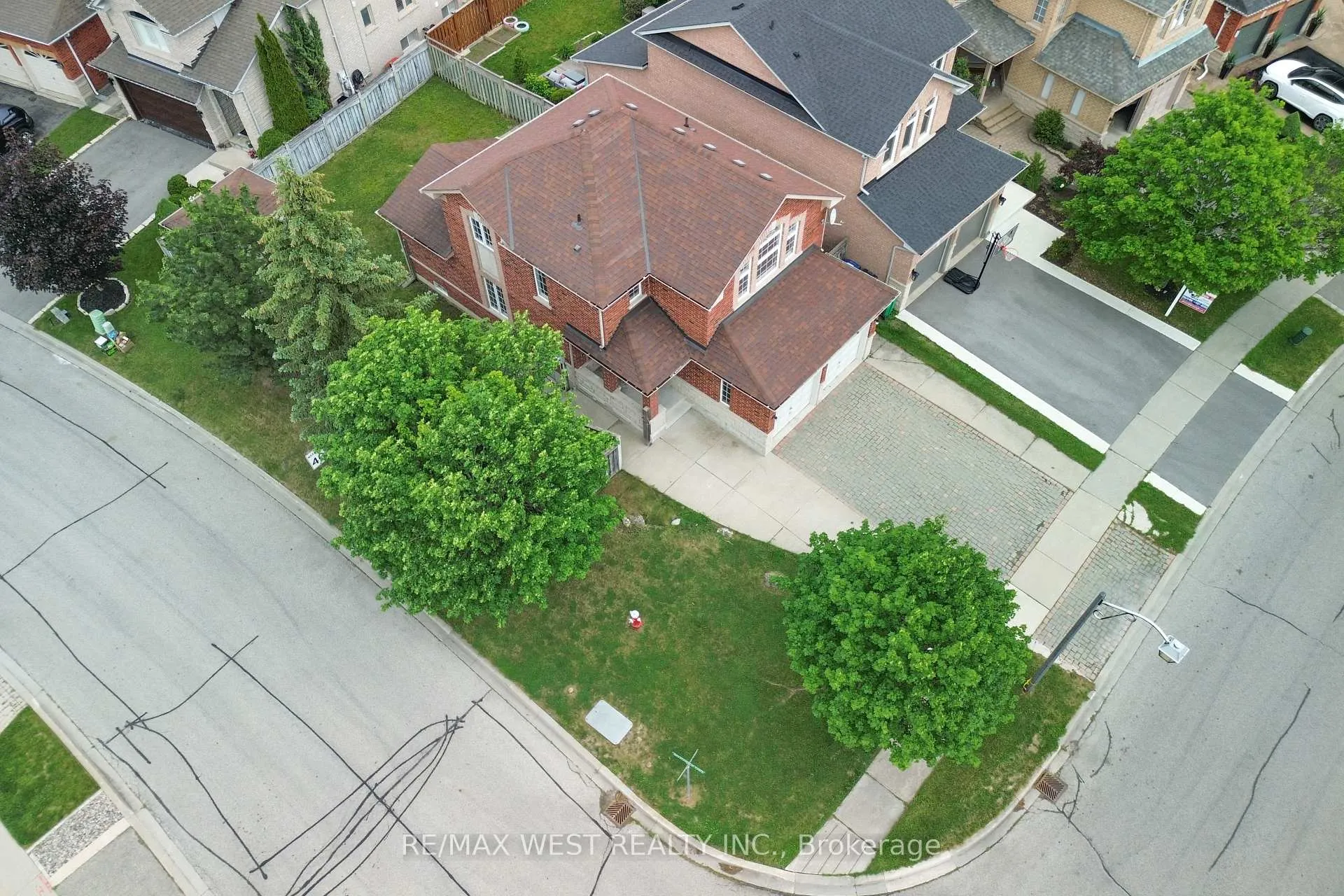 Photo 5 of 8 Terrastone Court, Caledon, Bolton West — HOMEH