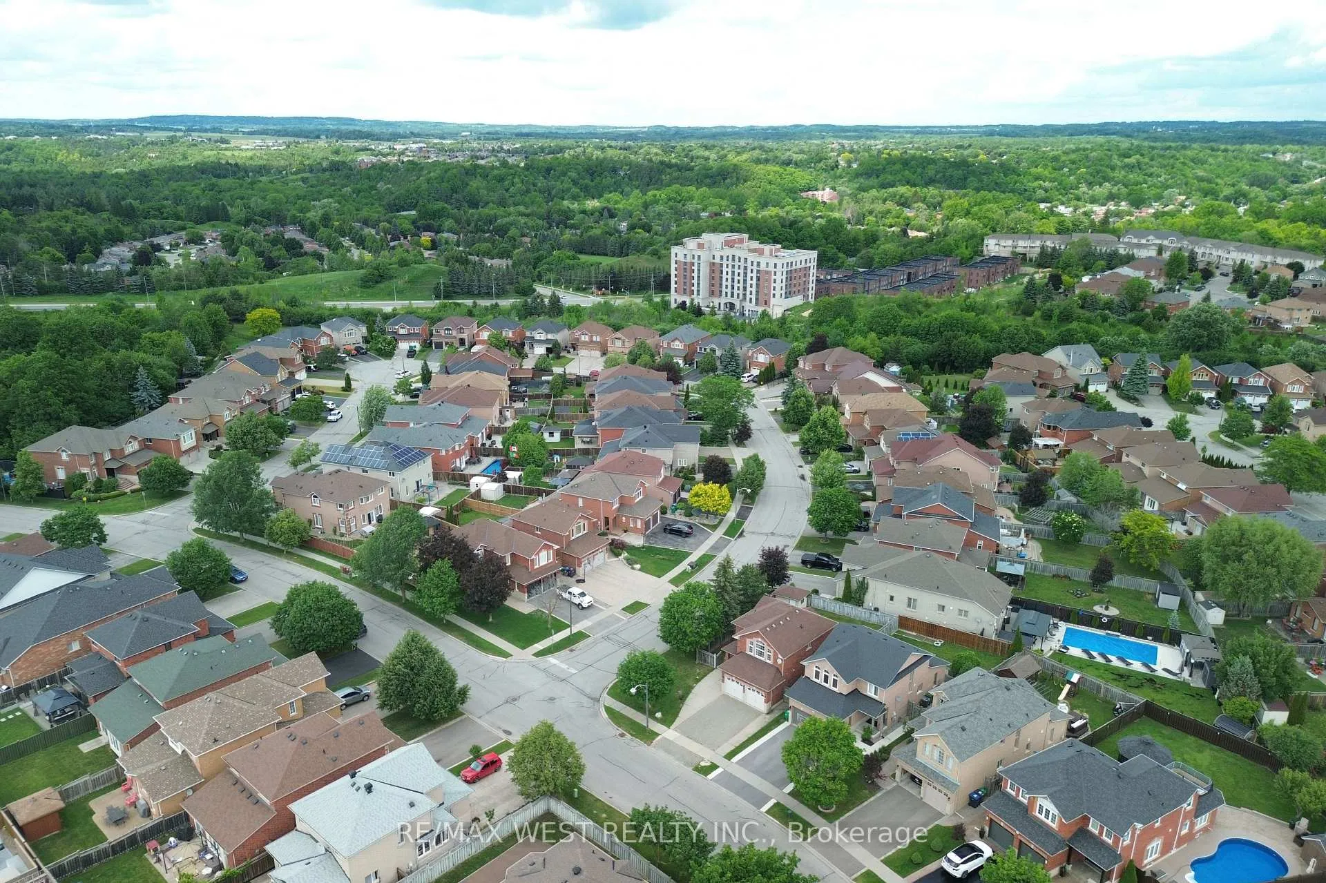 Photo 6 of 8 Terrastone Court, Caledon, Bolton West — HOMEH