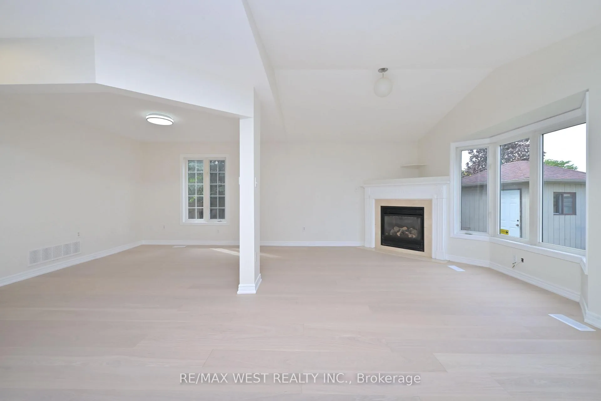 Photo 9 of 8 Terrastone Court, Caledon, Bolton West — HOMEH