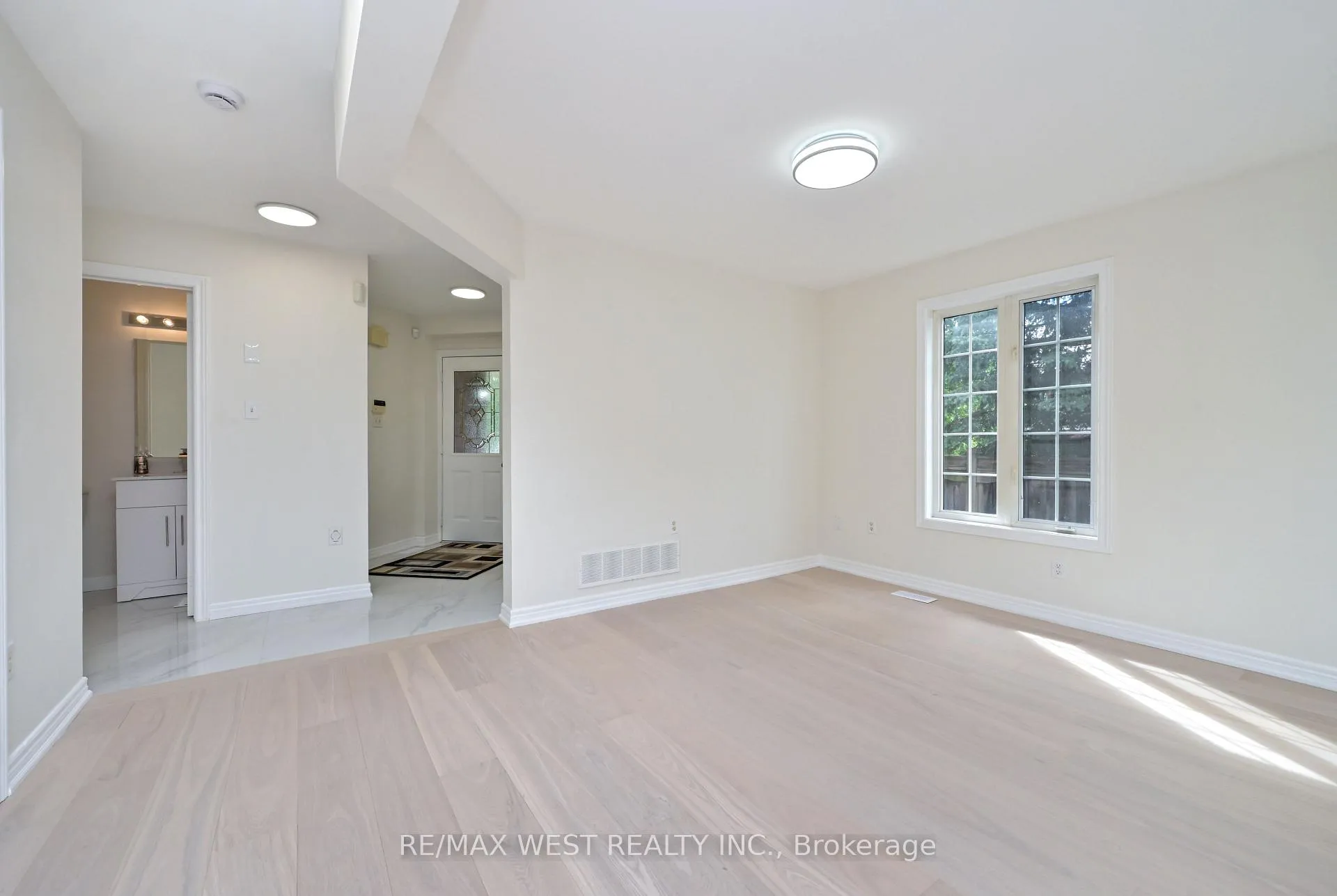 Photo 10 of 8 Terrastone Court, Caledon, Bolton West — HOMEH