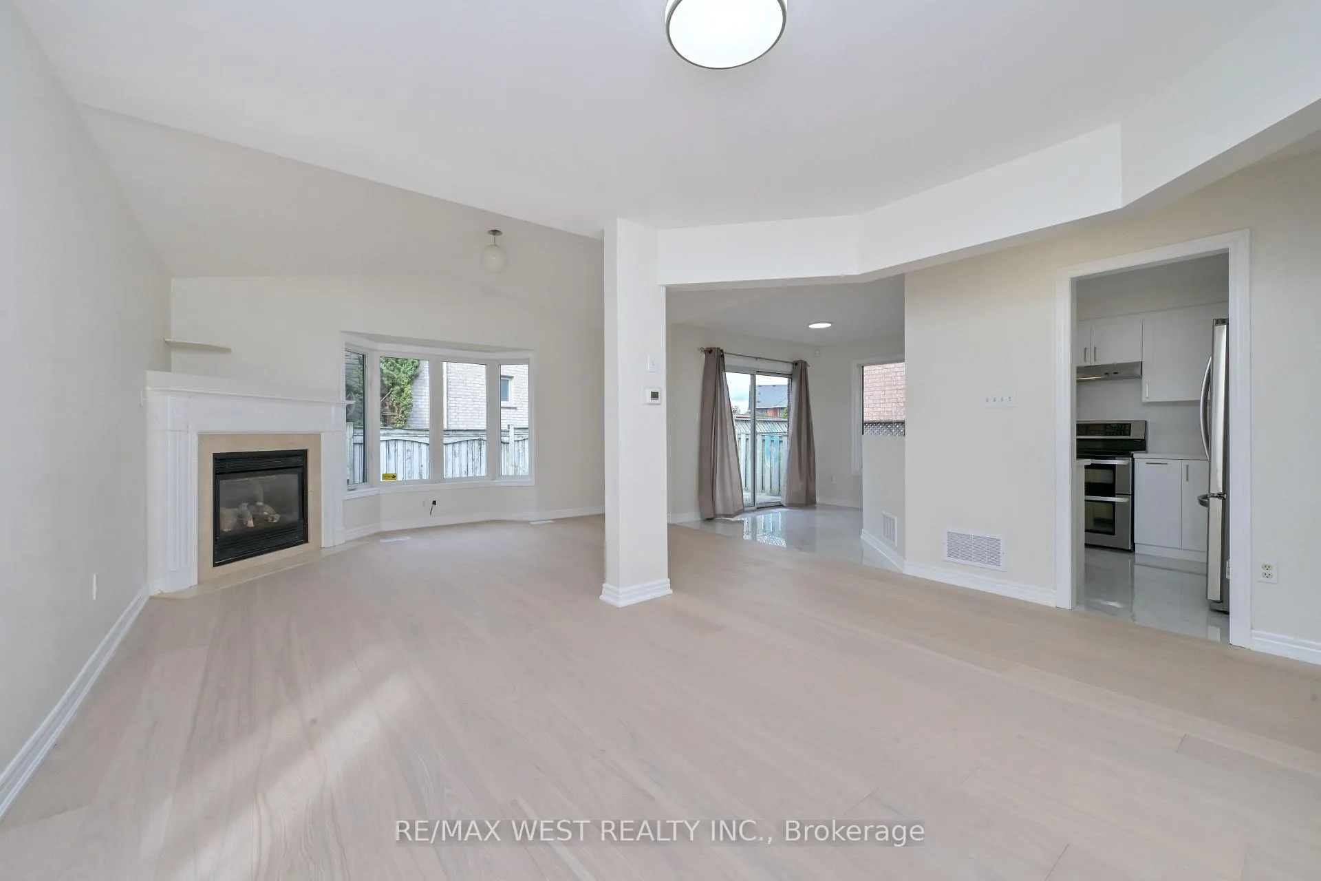 Photo 11 of 8 Terrastone Court, Caledon, Bolton West — HOMEH