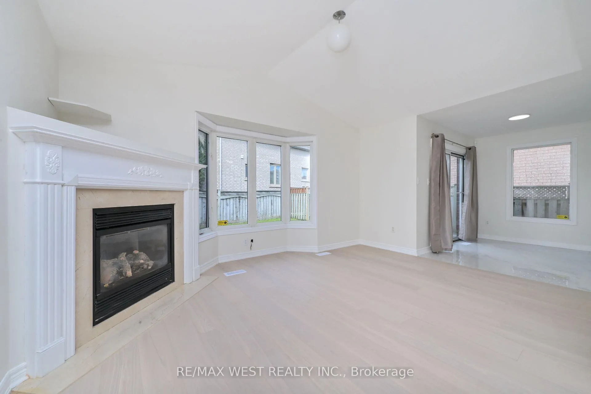 Photo 12 of 8 Terrastone Court, Caledon, Bolton West — HOMEH