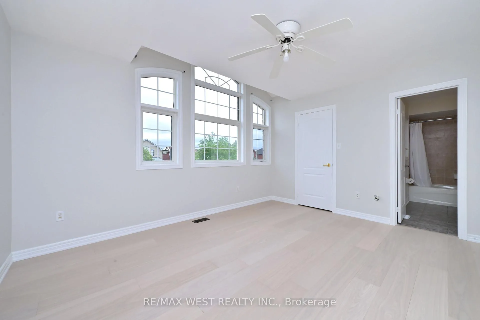 Photo 21 of 8 Terrastone Court, Caledon, Bolton West — HOMEH