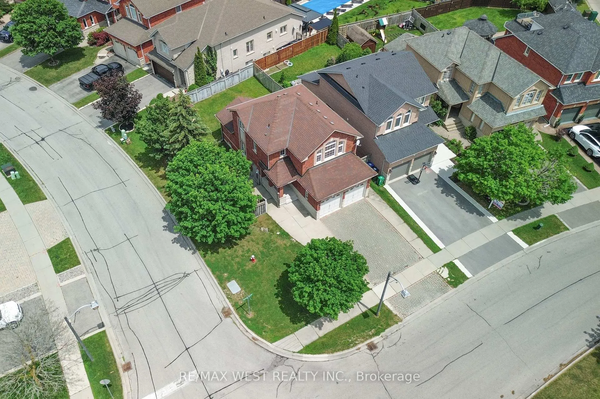 Photo 40 of 8 Terrastone Court, Caledon, Bolton West — HOMEH