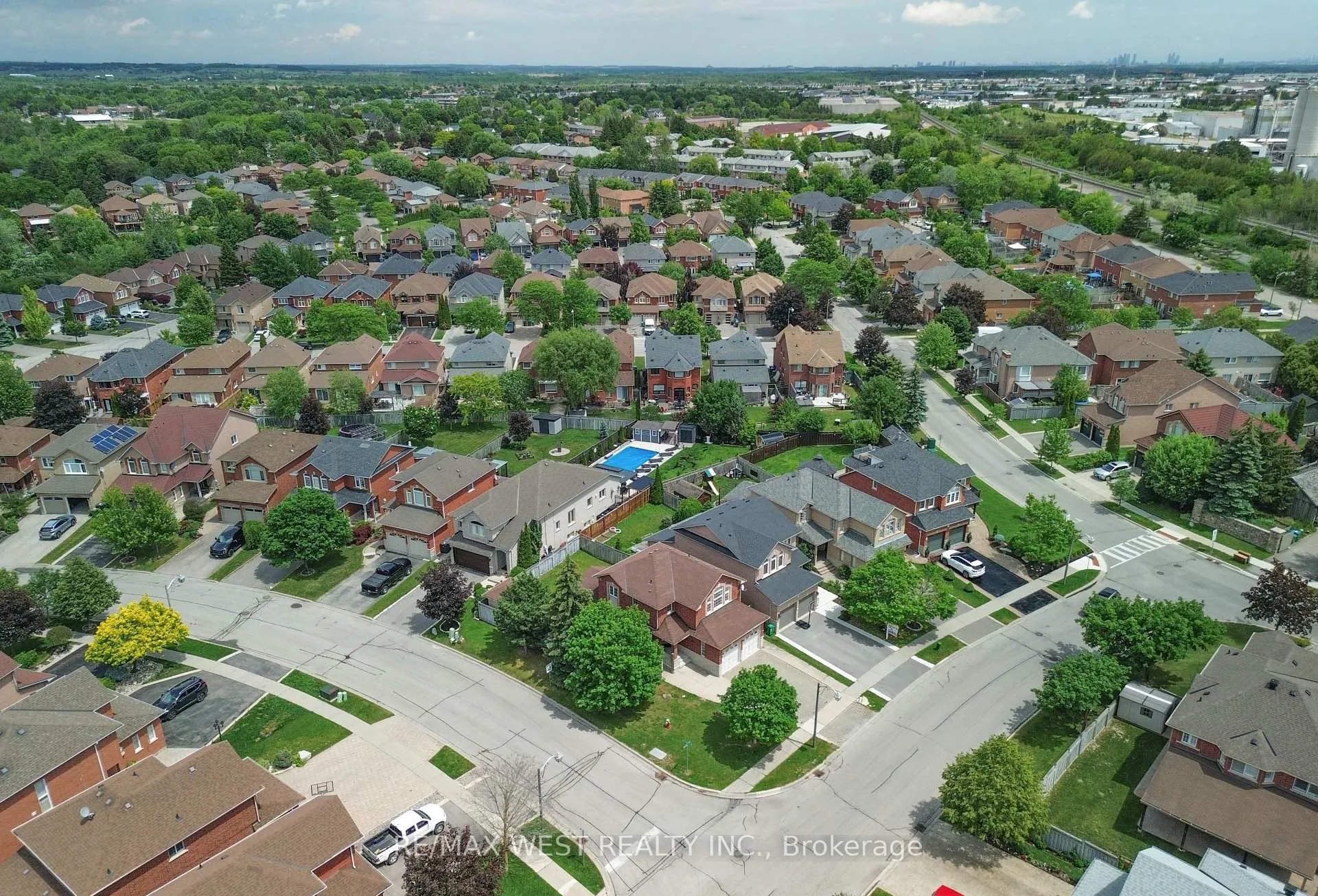 Photo 42 of 8 Terrastone Court, Caledon, Bolton West — HOMEH