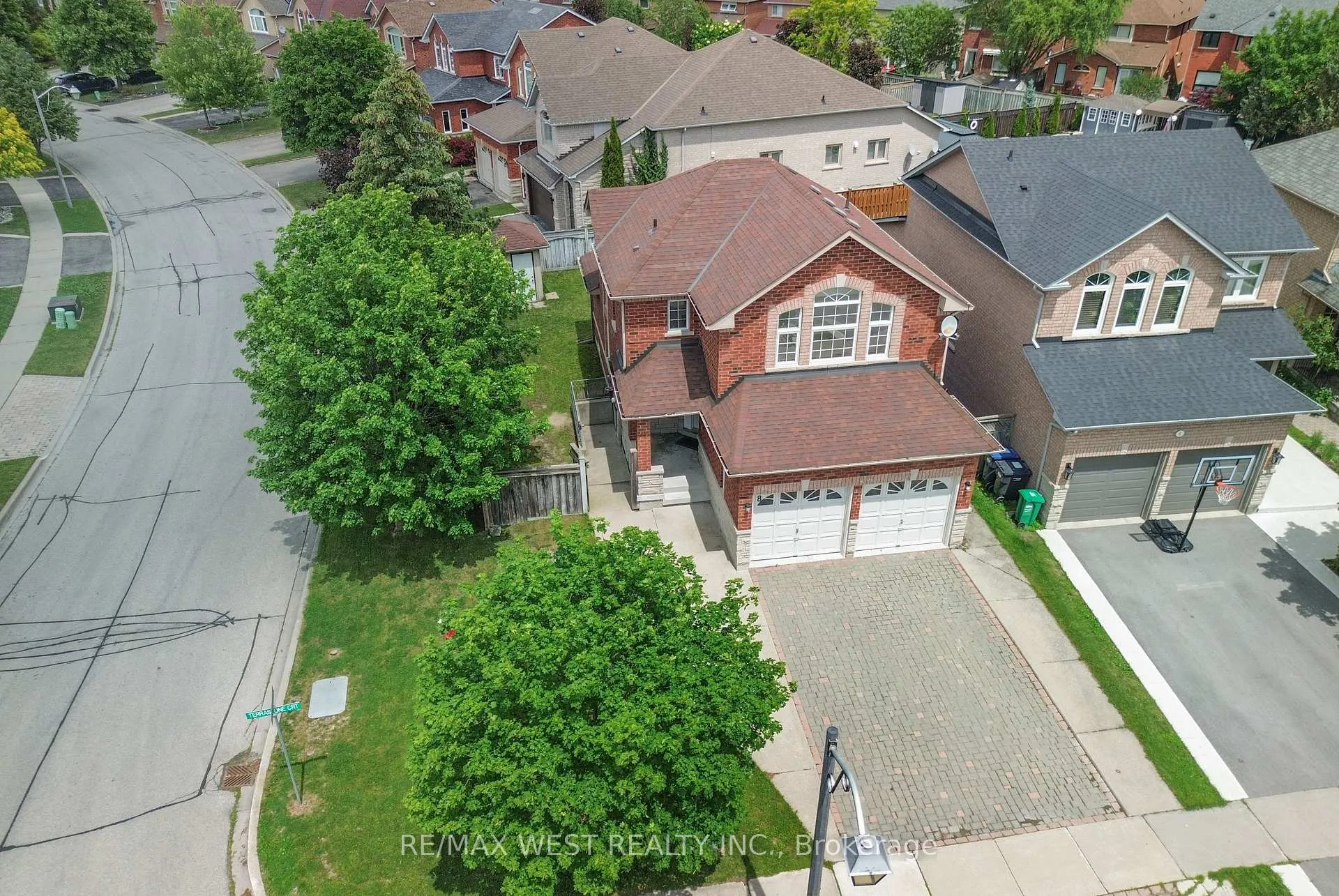 Photo 45 of 8 Terrastone Court, Caledon, Bolton West — HOMEH