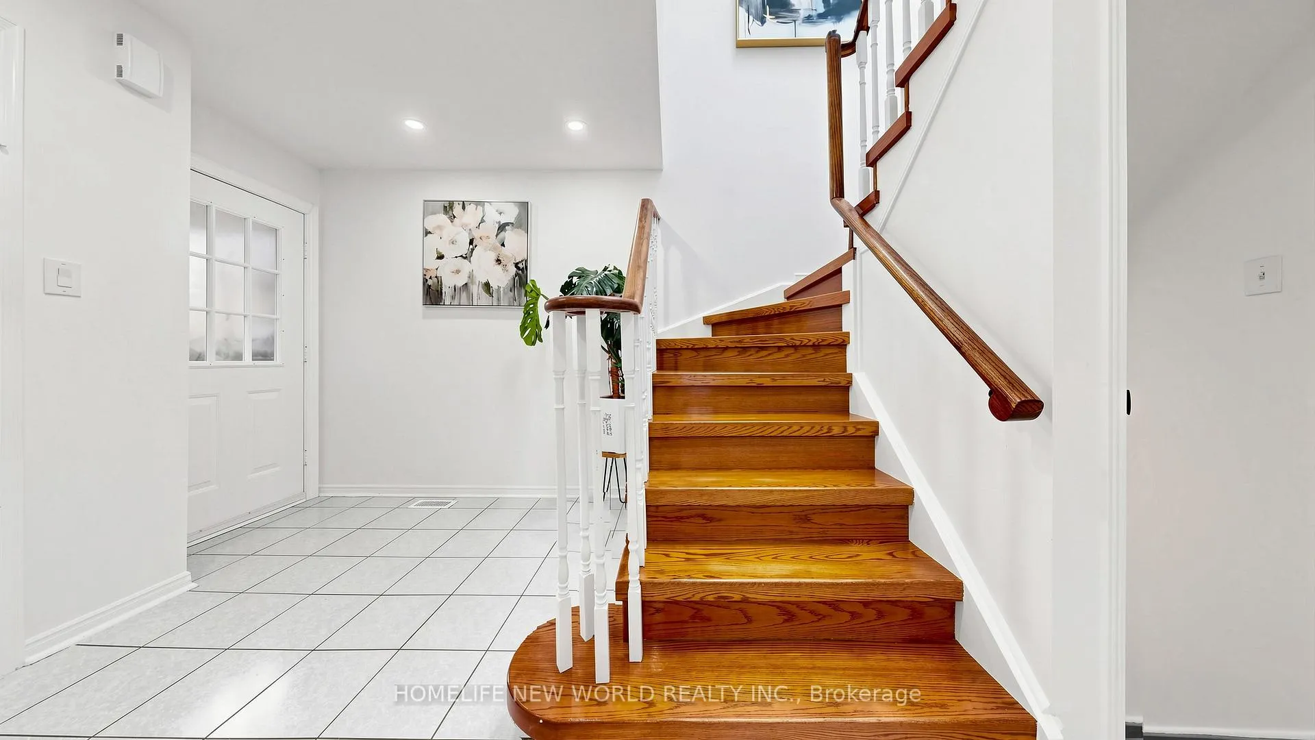 Photo 2 of 73 Doubtfire Crescent, Markham, Middlefield — HOMEH
