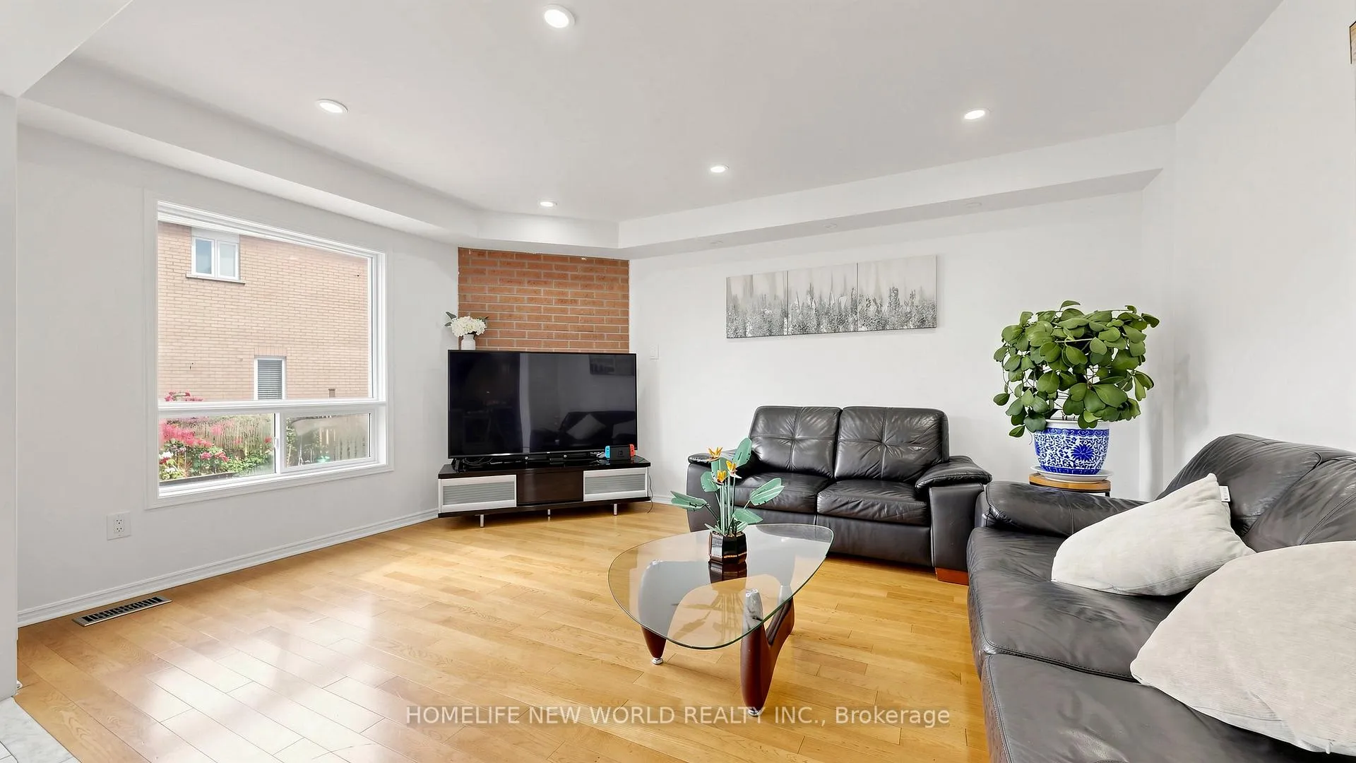Photo 5 of 73 Doubtfire Crescent, Markham, Middlefield — HOMEH