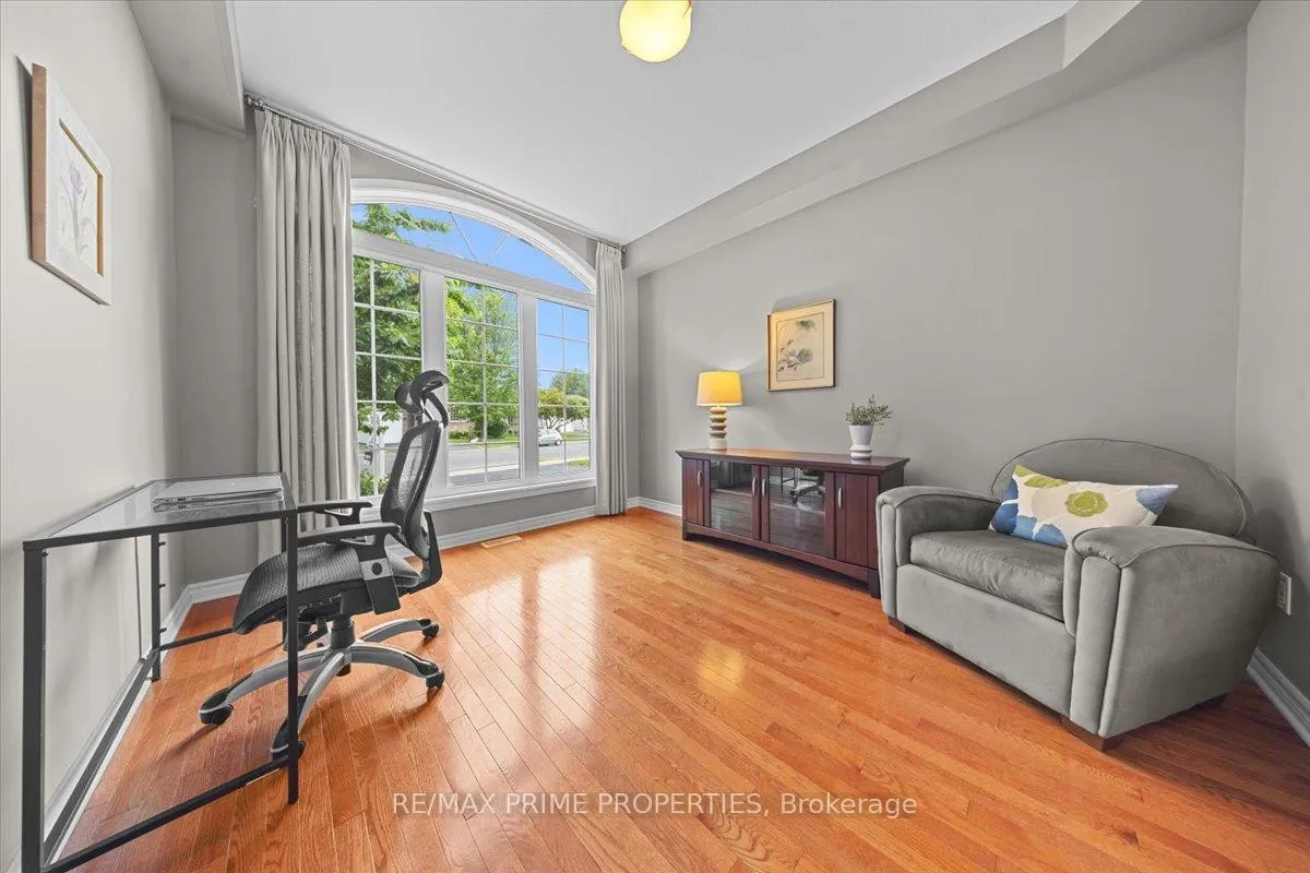 Photo 5 of 1863 Springridge Drive, Ottawa, Springridge/East Village — HOMEH