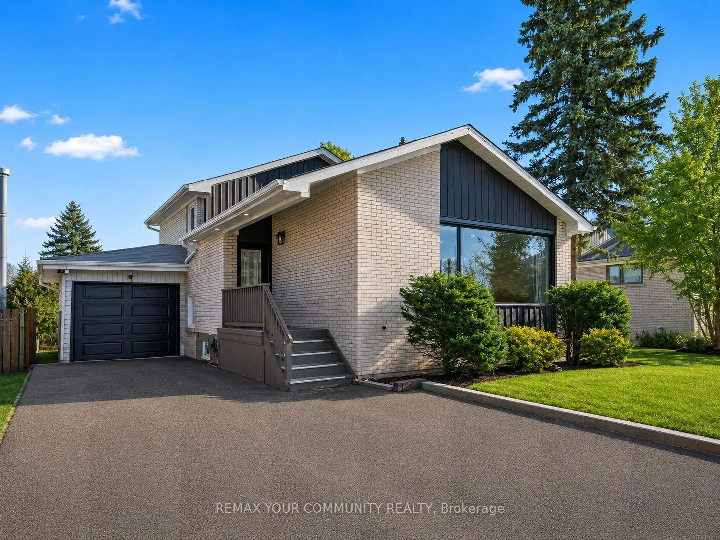 Photo 2 of Unit Main, 11 Webster Drive, Aurora, Aurora Highlands — HOMEH
