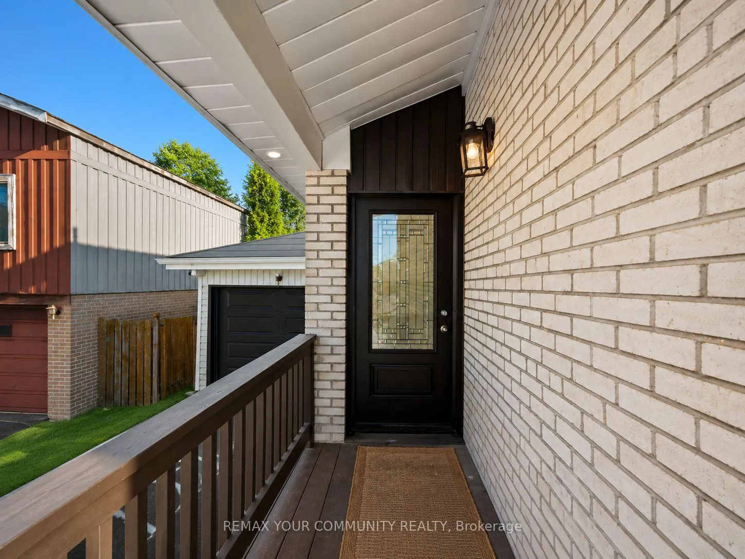Photo 4 of Unit Main, 11 Webster Drive, Aurora, Aurora Highlands — HOMEH