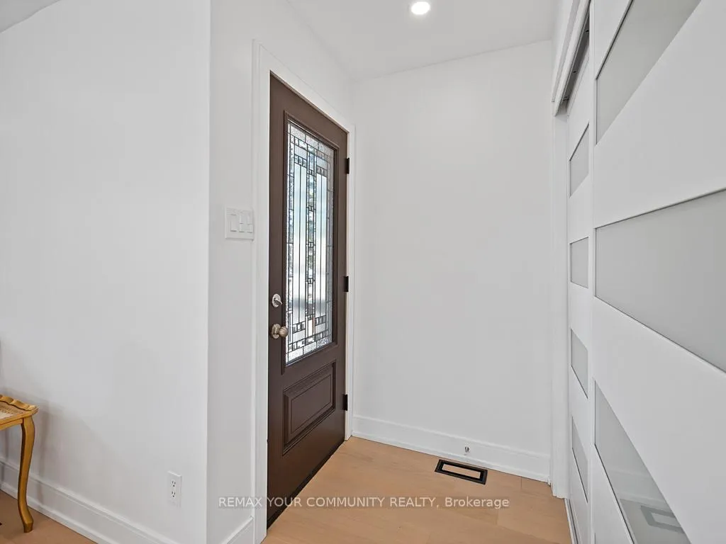 Photo 5 of Unit Main, 11 Webster Drive, Aurora, Aurora Highlands — HOMEH