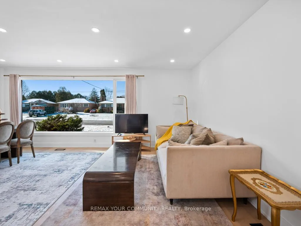 Photo 6 of Unit Main, 11 Webster Drive, Aurora, Aurora Highlands — HOMEH