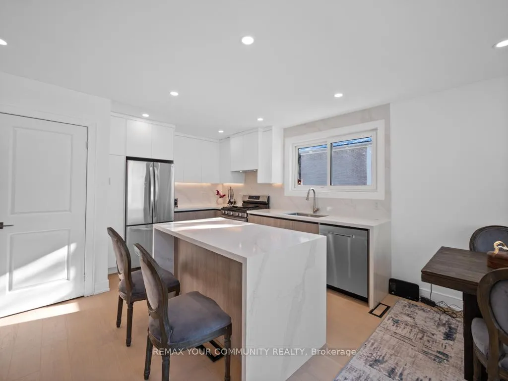 Photo 12 of Unit Main, 11 Webster Drive, Aurora, Aurora Highlands — HOMEH