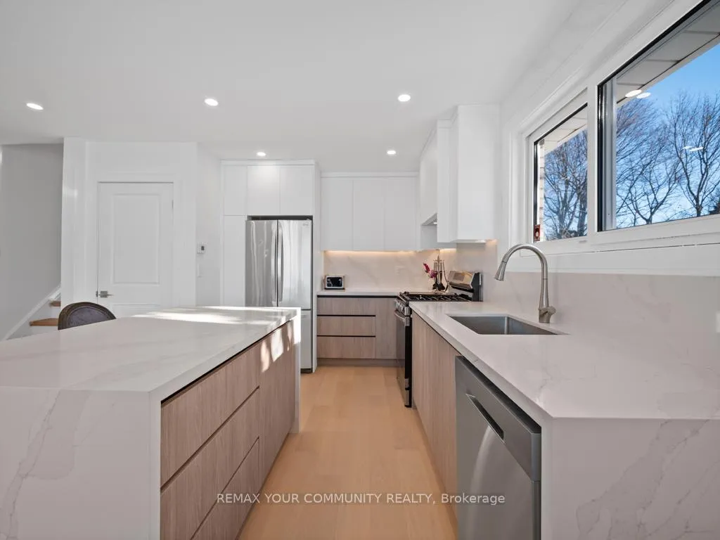Photo 13 of Unit Main, 11 Webster Drive, Aurora, Aurora Highlands — HOMEH