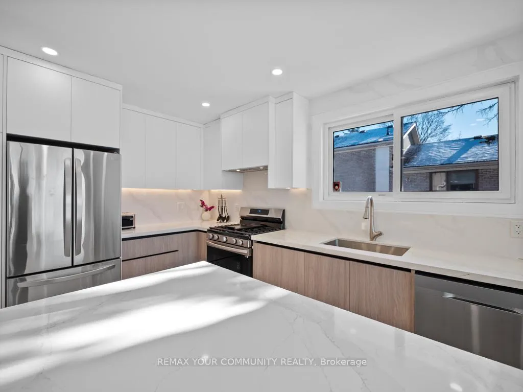 Photo 14 of Unit Main, 11 Webster Drive, Aurora, Aurora Highlands — HOMEH