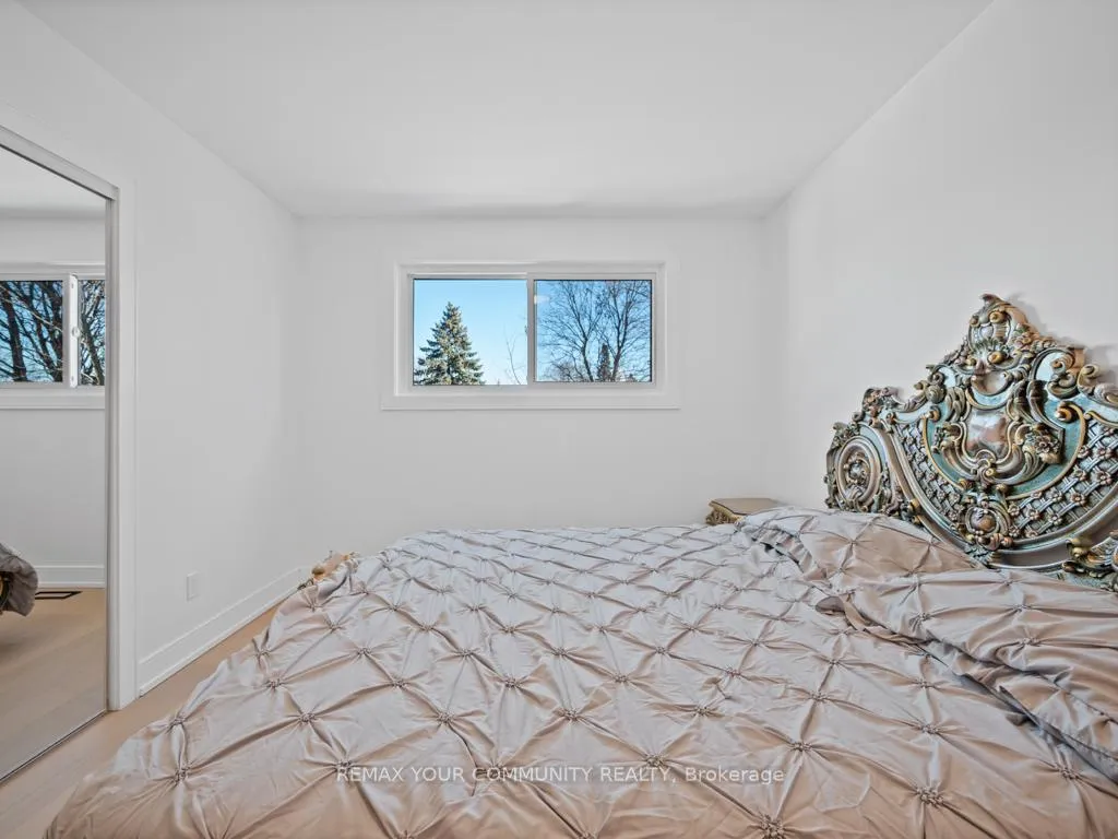 Photo 16 of Unit Main, 11 Webster Drive, Aurora, Aurora Highlands — HOMEH