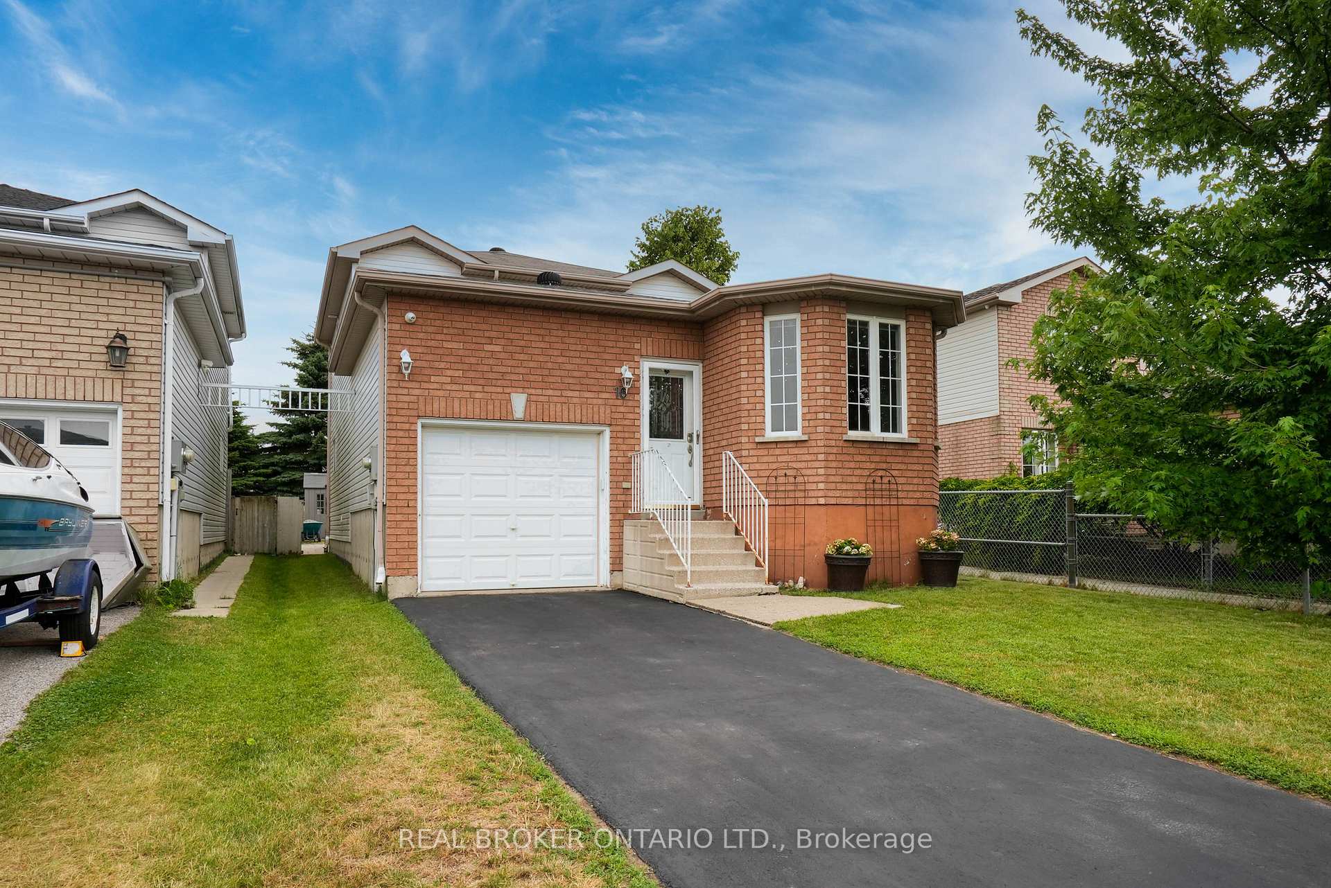 Photo 2 of 16 Victorway Drive, Barrie, Holly — HOMEH