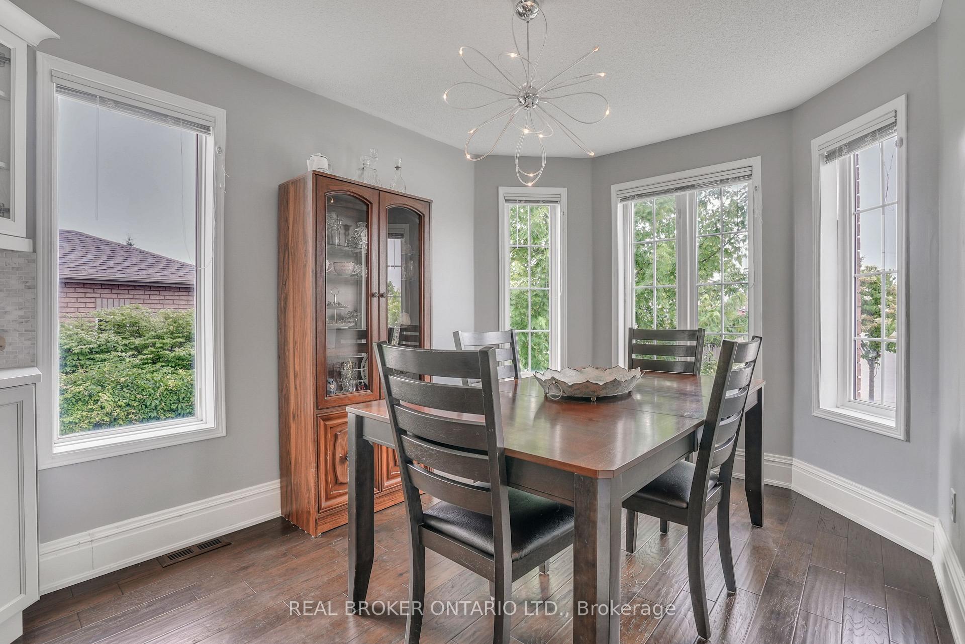 Photo 3 of 16 Victorway Drive, Barrie, Holly — HOMEH