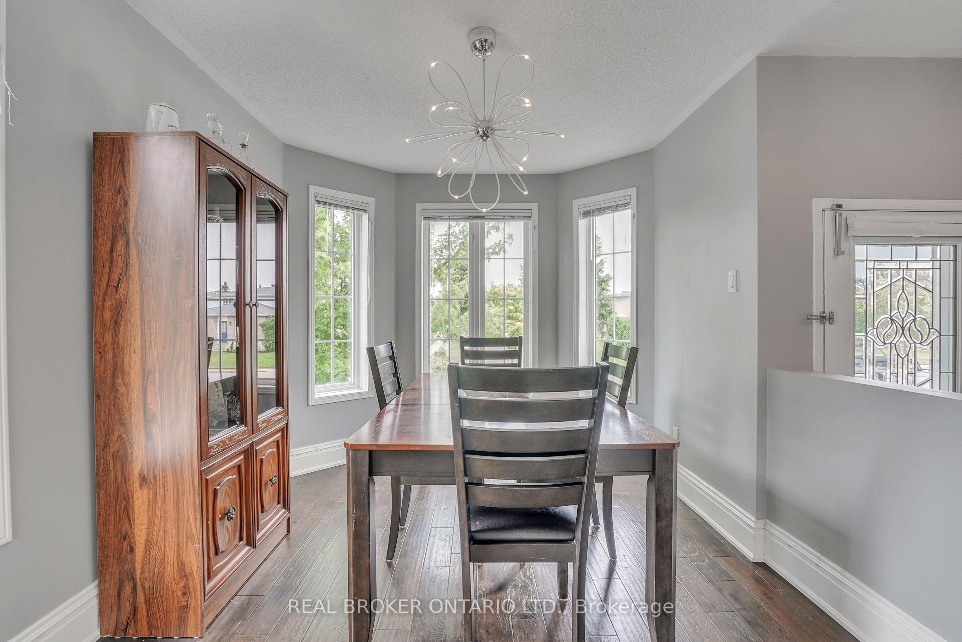 Photo 4 of 16 Victorway Drive, Barrie, Holly — HOMEH