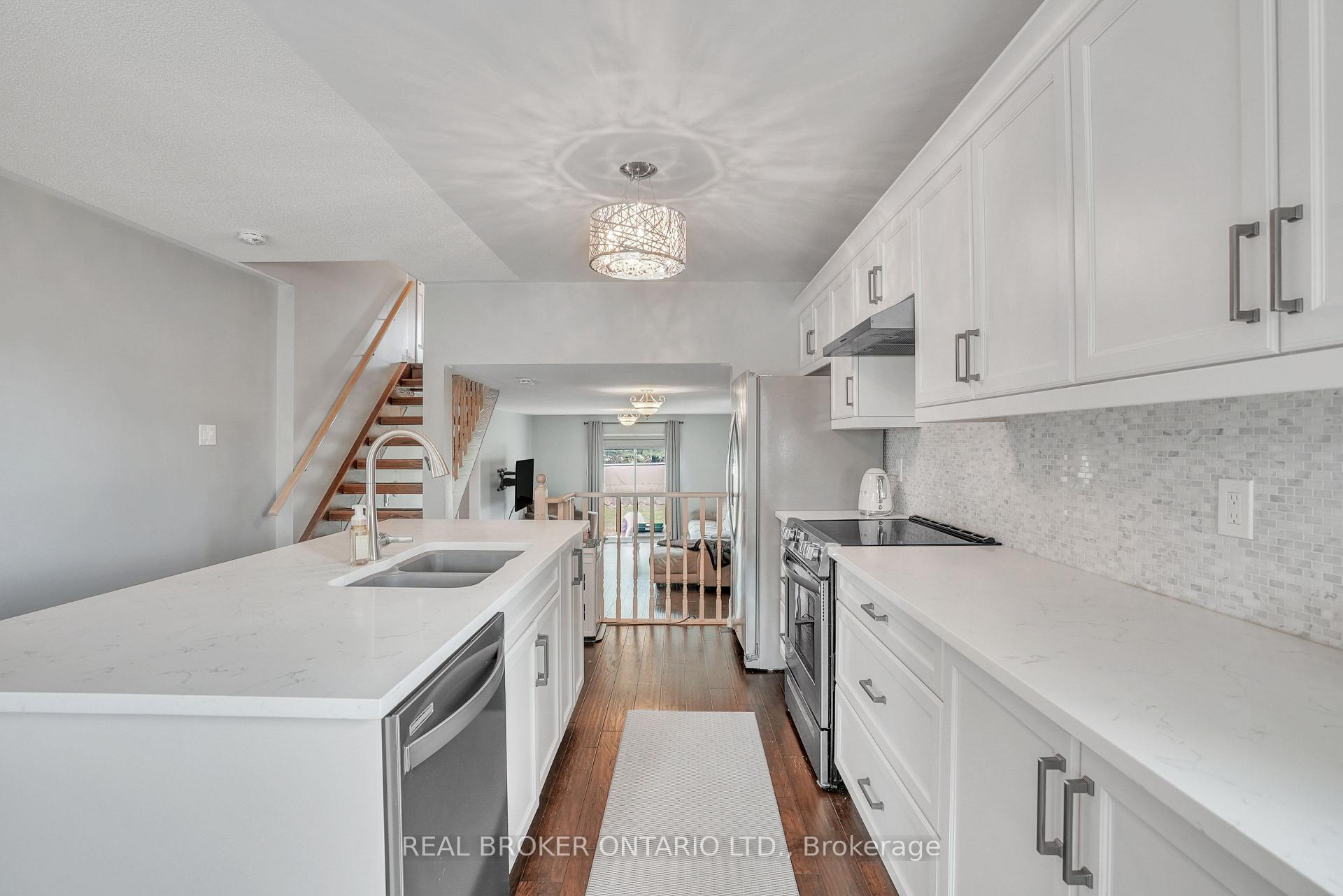 Photo 5 of 16 Victorway Drive, Barrie, Holly — HOMEH