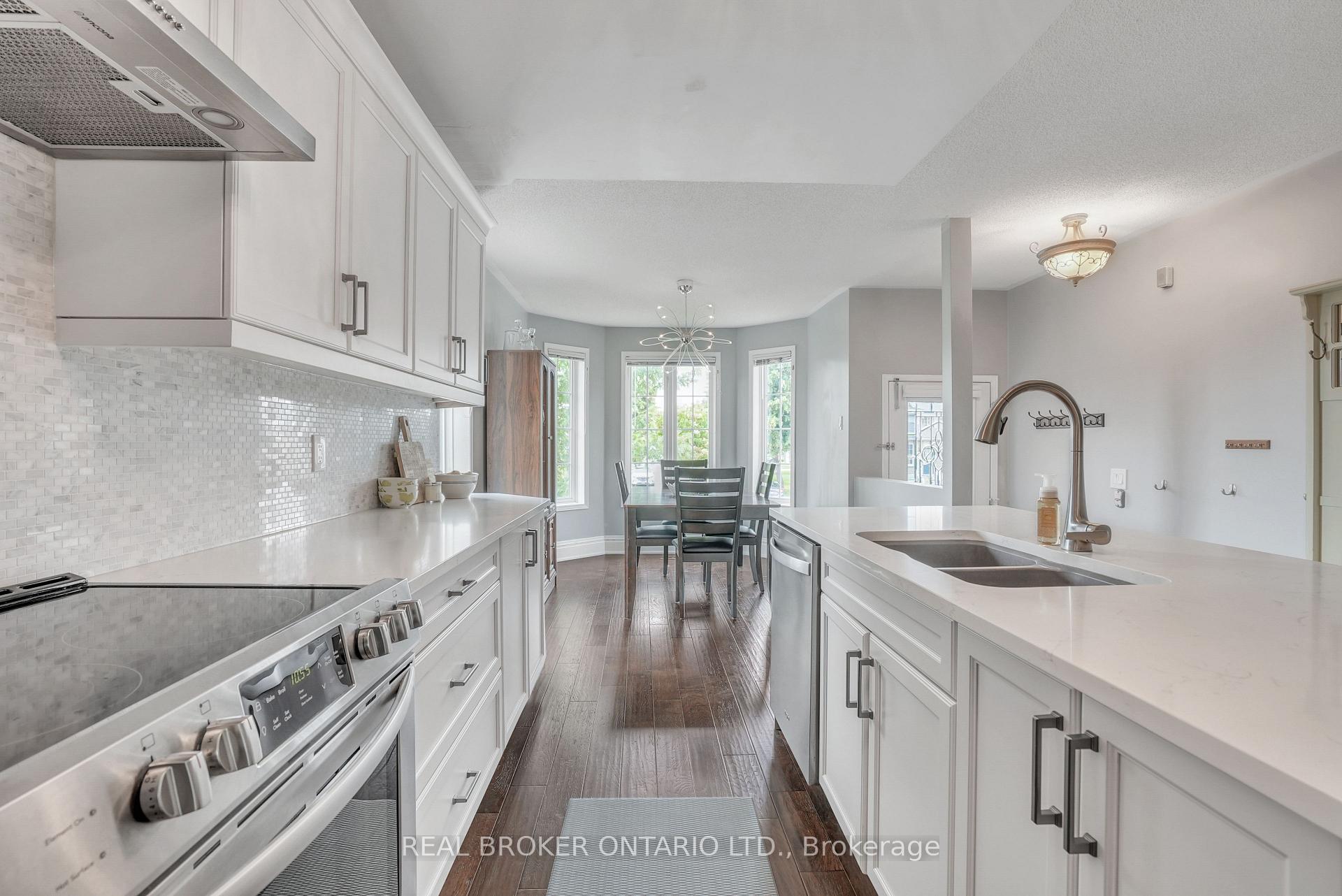 Photo 7 of 16 Victorway Drive, Barrie, Holly — HOMEH
