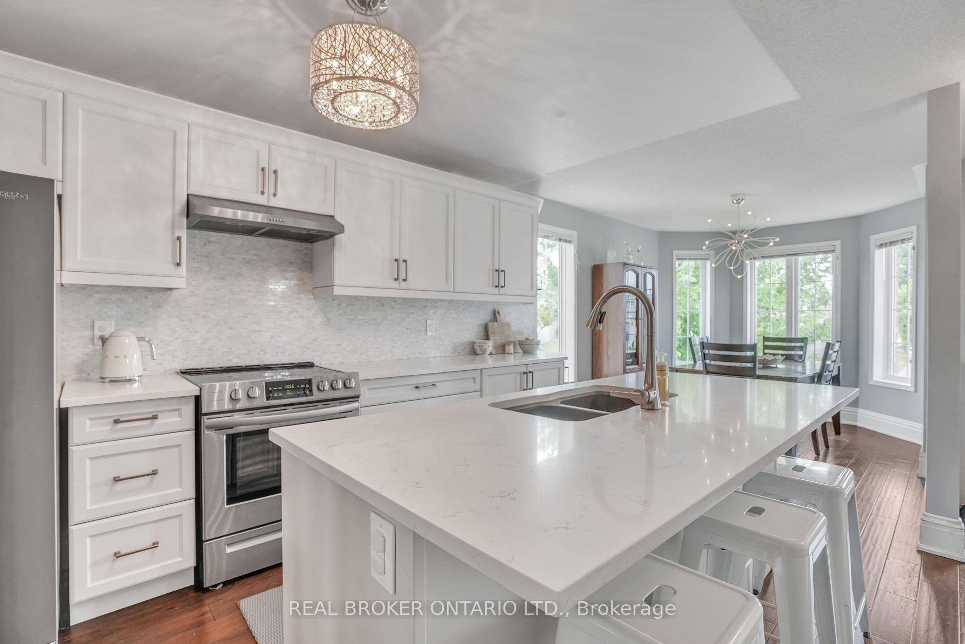 Photo 8 of 16 Victorway Drive, Barrie, Holly — HOMEH