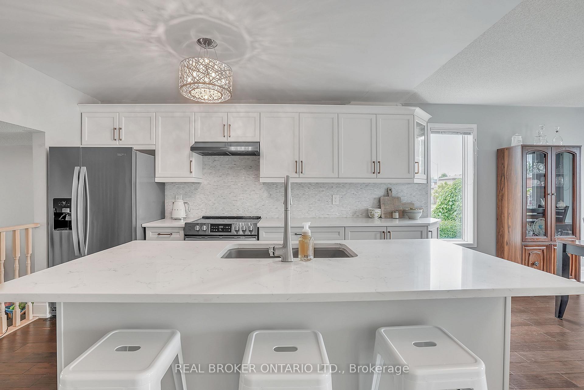 Photo 10 of 16 Victorway Drive, Barrie, Holly — HOMEH
