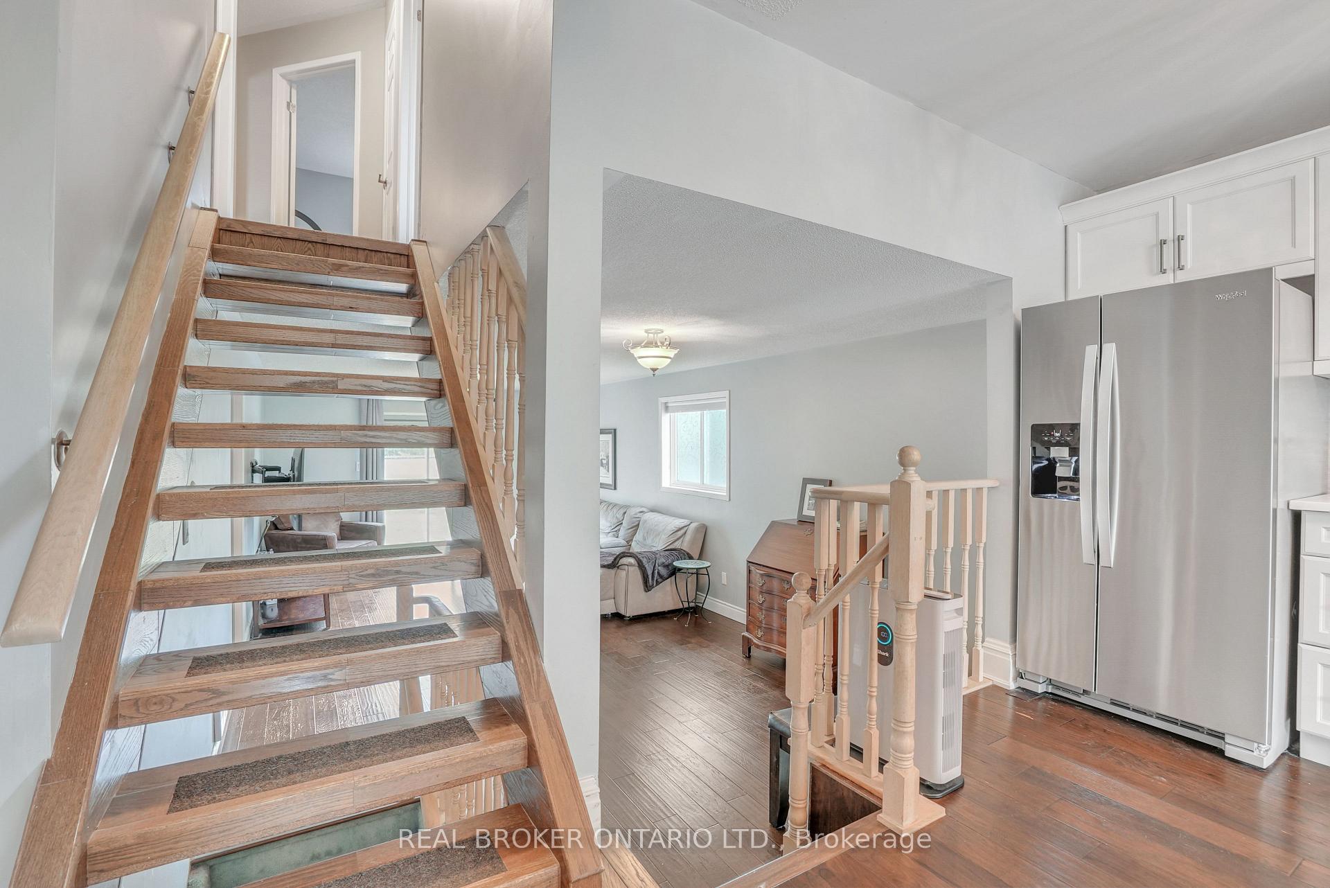 Photo 11 of 16 Victorway Drive, Barrie, Holly — HOMEH
