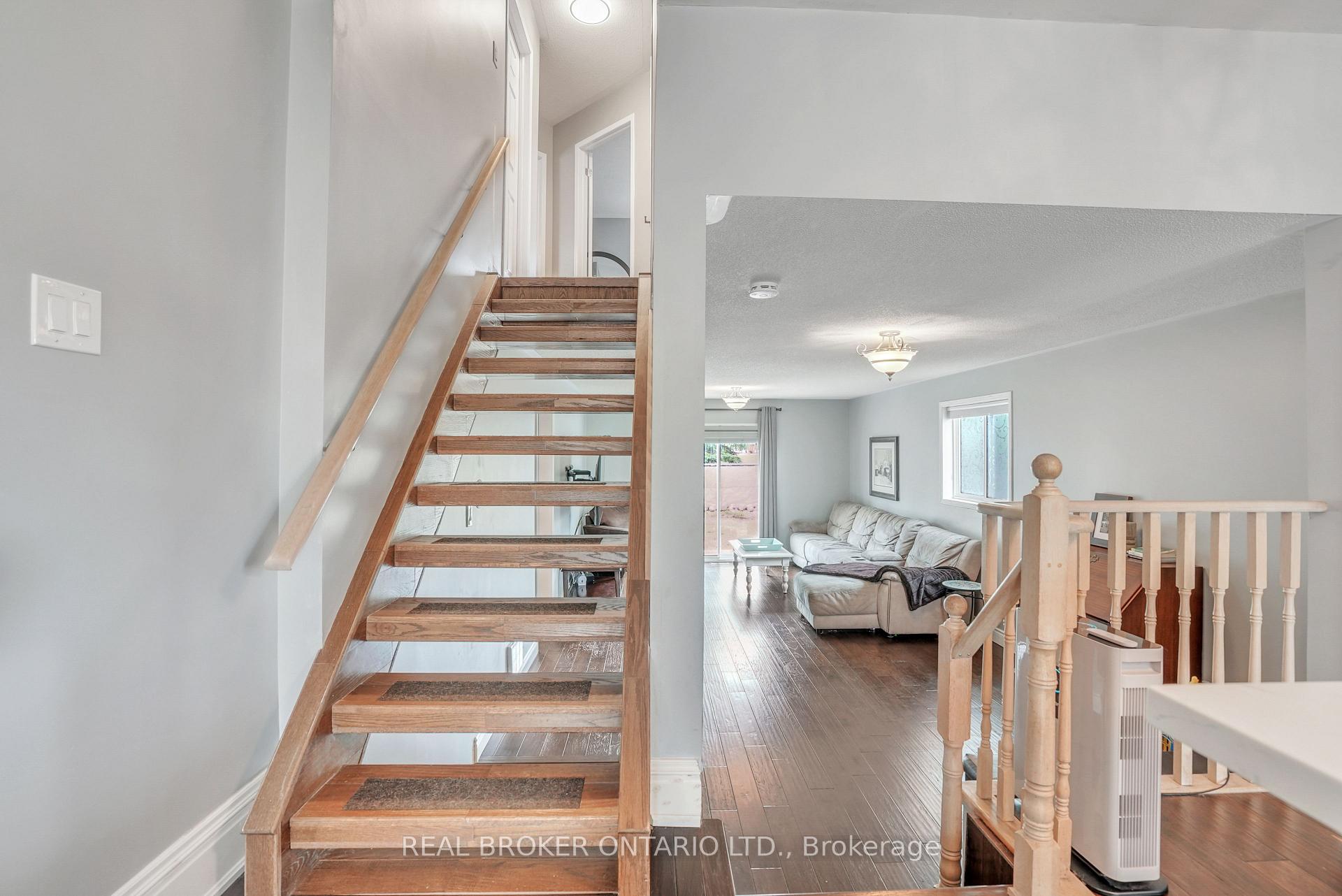 Photo 12 of 16 Victorway Drive, Barrie, Holly — HOMEH