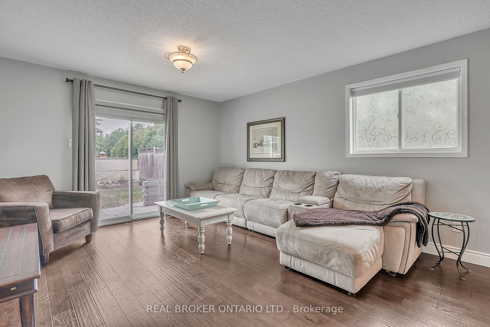 Photo 13 of 16 Victorway Drive, Barrie, Holly — HOMEH