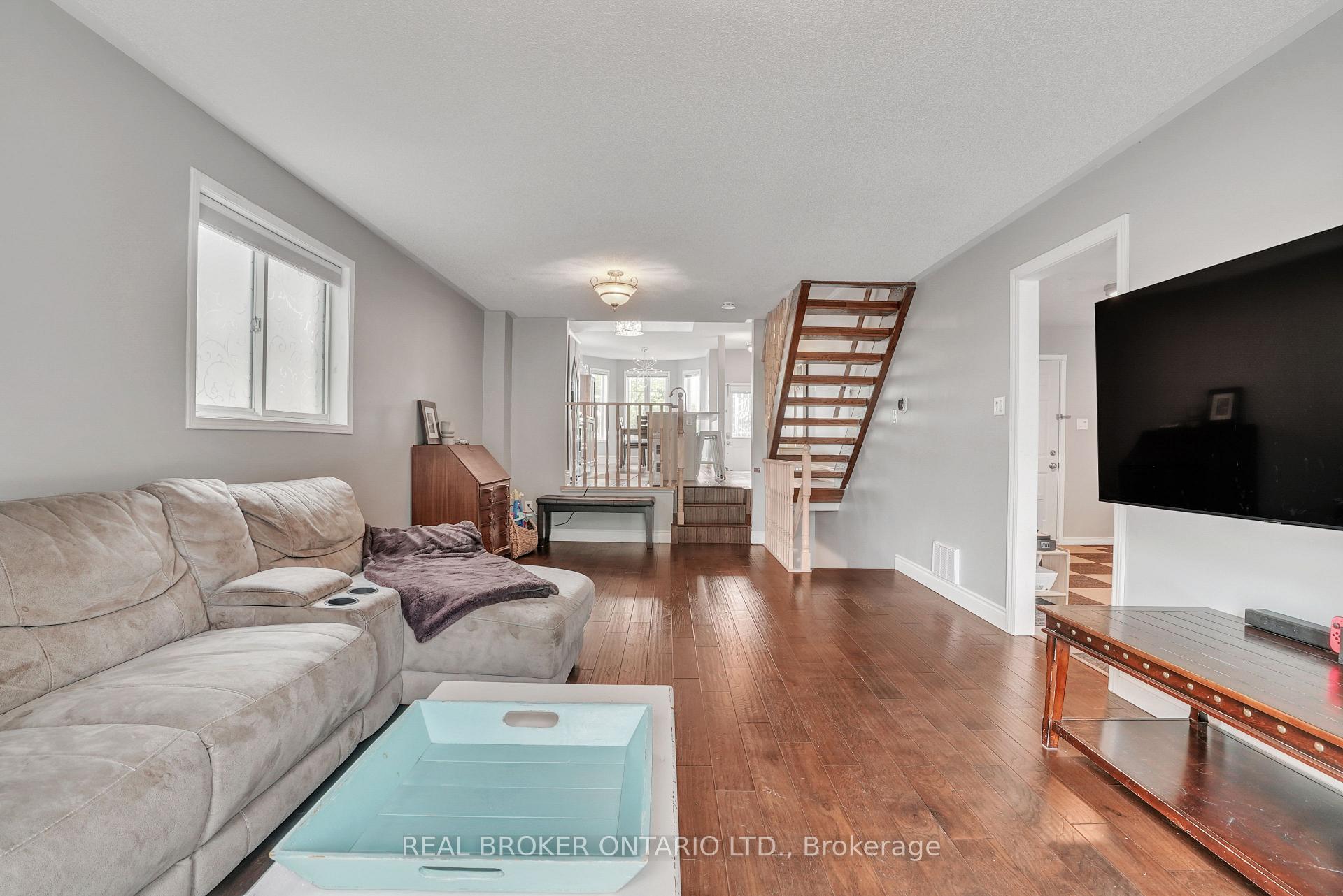 Photo 15 of 16 Victorway Drive, Barrie, Holly — HOMEH