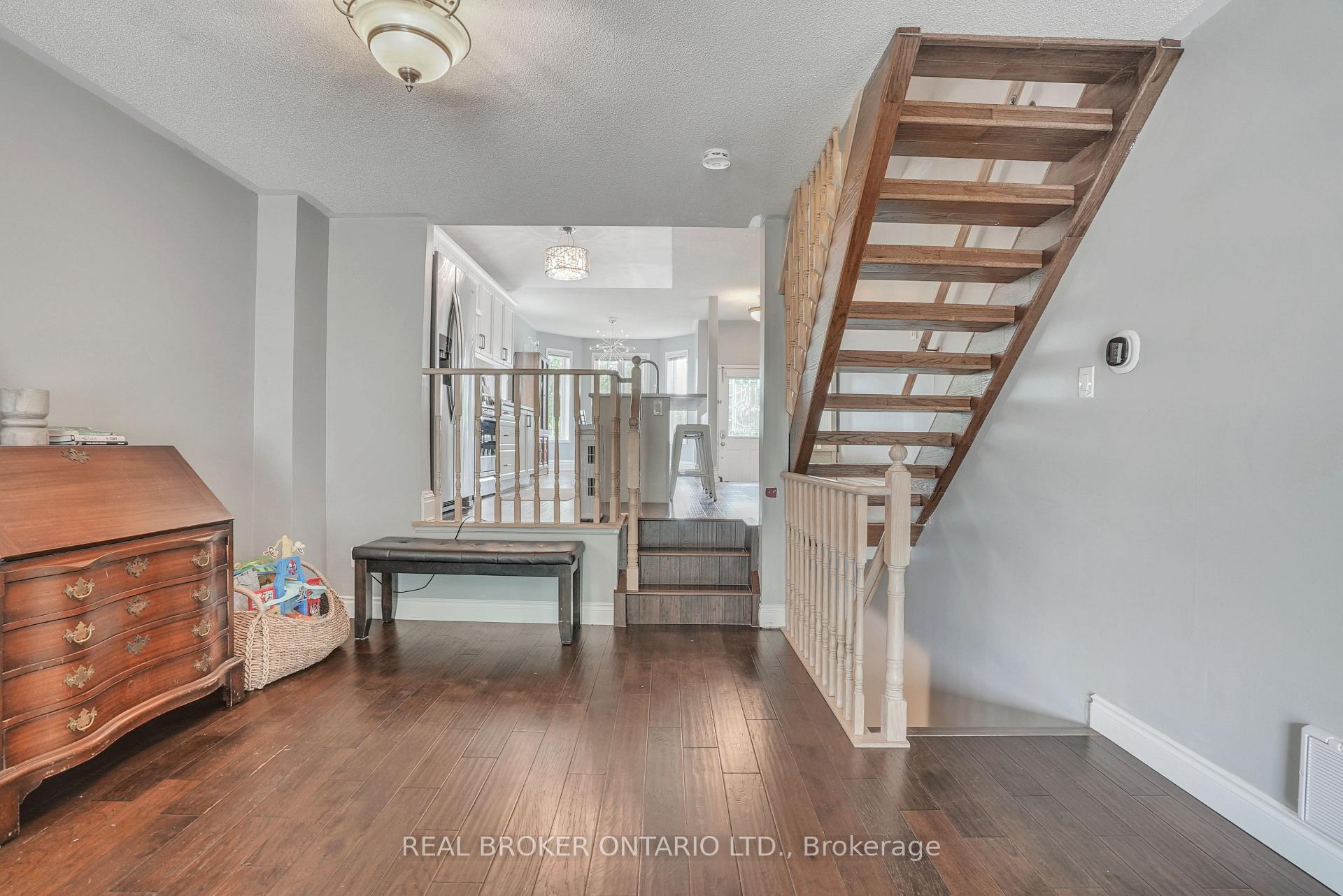 Photo 16 of 16 Victorway Drive, Barrie, Holly — HOMEH