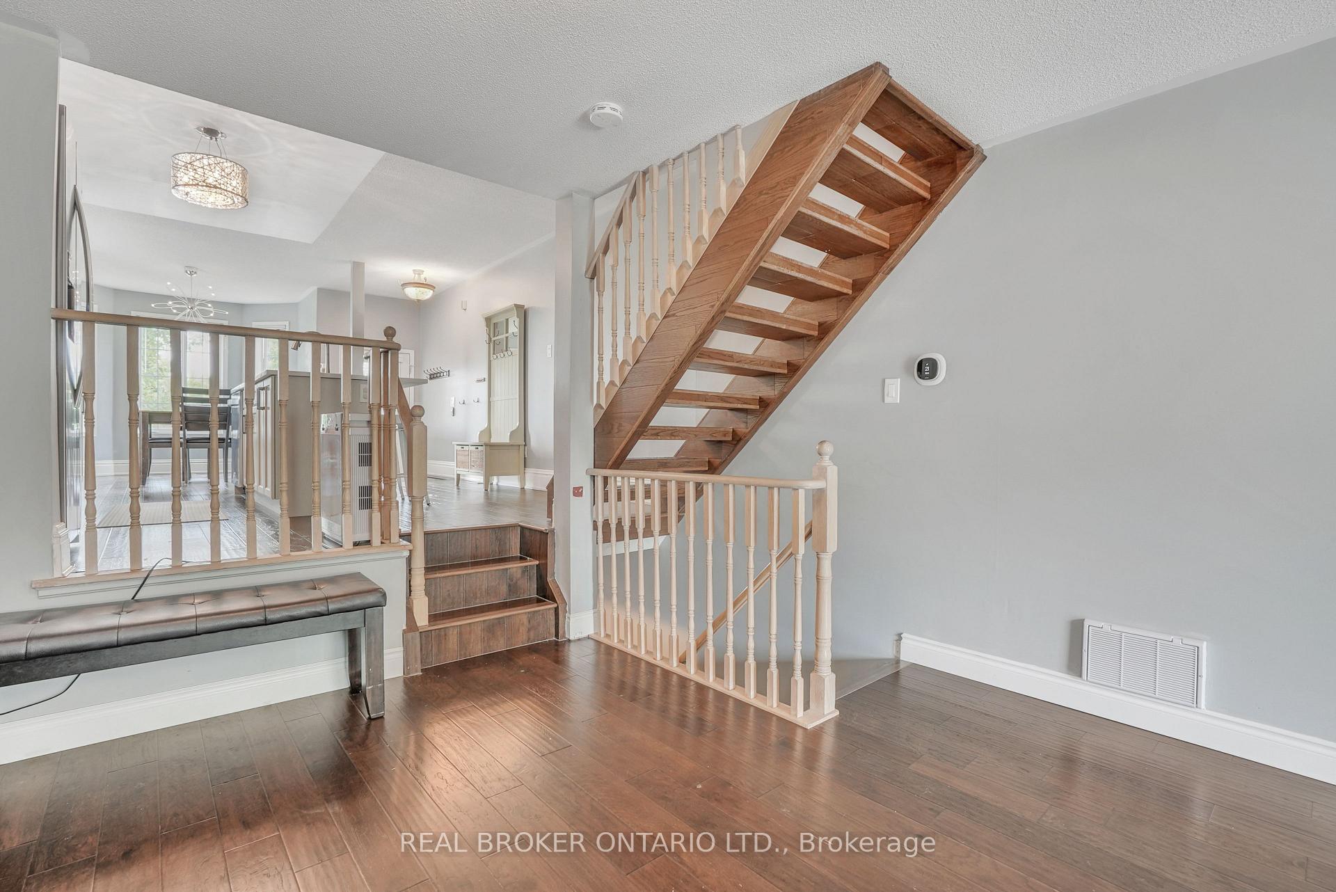 Photo 17 of 16 Victorway Drive, Barrie, Holly — HOMEH